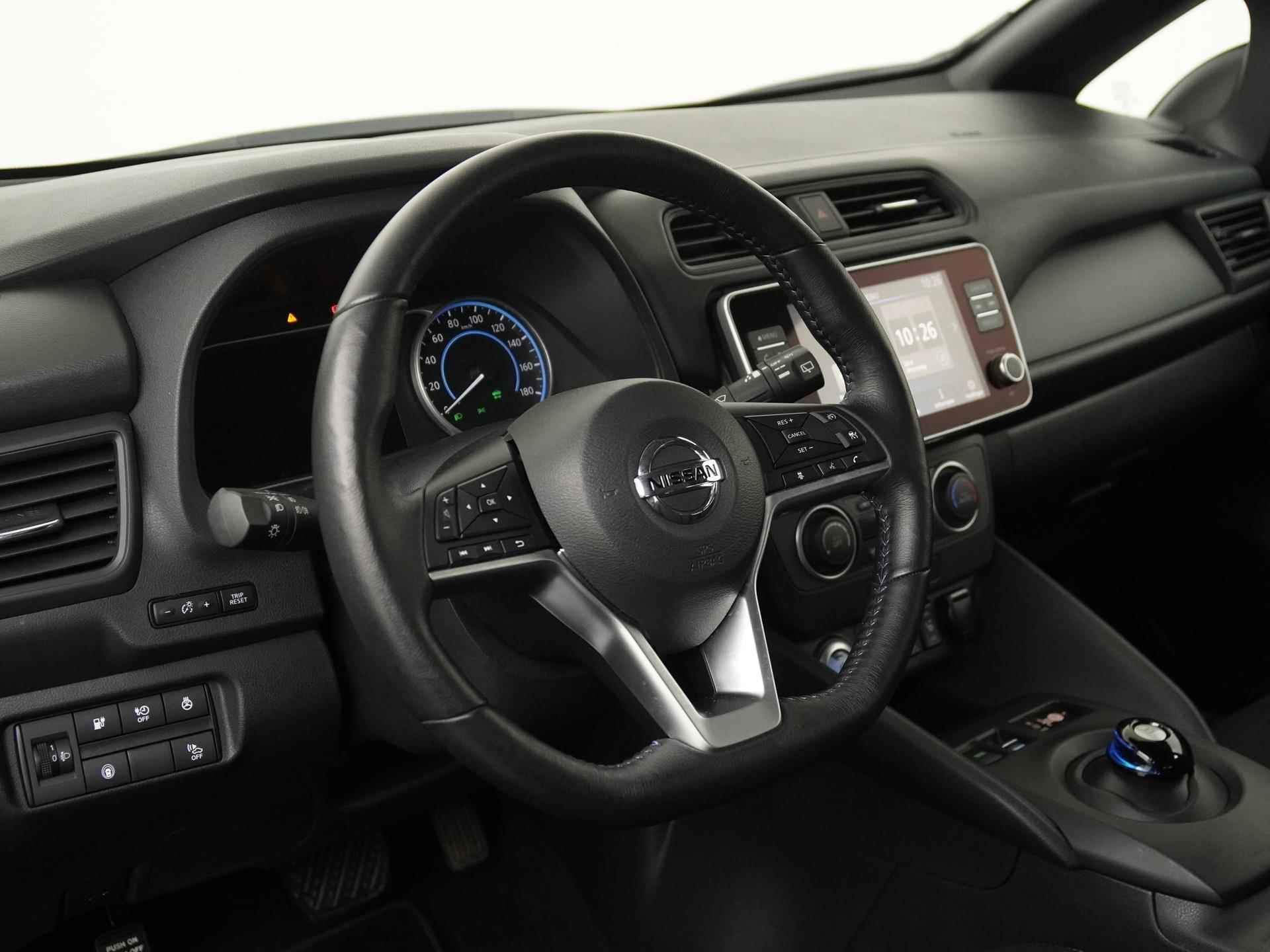 Nissan Leaf Acenta 40 kWh 15.895 na subsidie | Camera | Carplay | Blind spot | Winter pakket |  Zondag Open! - 31/35