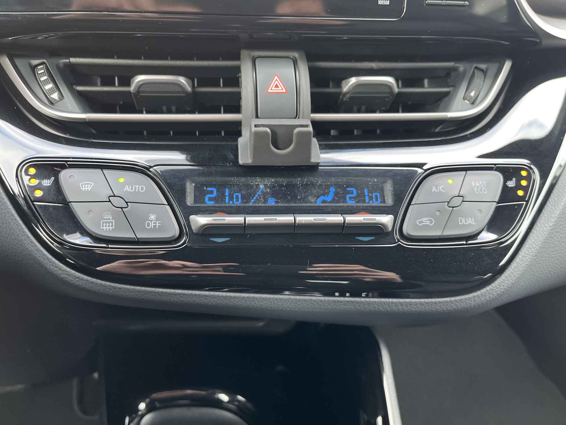 Toyota C-HR 1.8 Hybride Bi-Tone | Navigatie | Achteruitrijcamera - 21/32