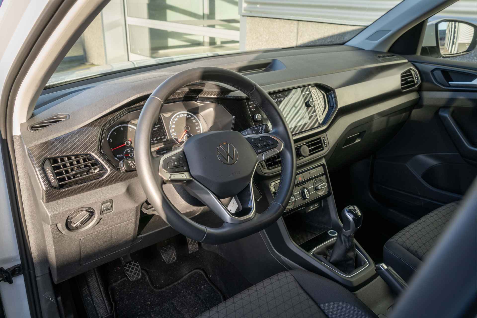 Volkswagen T-Cross 1.0 95pk TSI Life |Navigatie| Getint glas| Parkeersensoren v+a | - 18/40