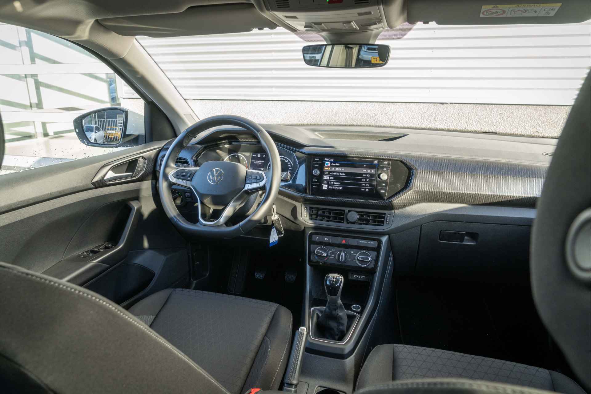 Volkswagen T-Cross 1.0 95pk TSI Life |Navigatie| Getint glas| Parkeersensoren v+a | - 25/40