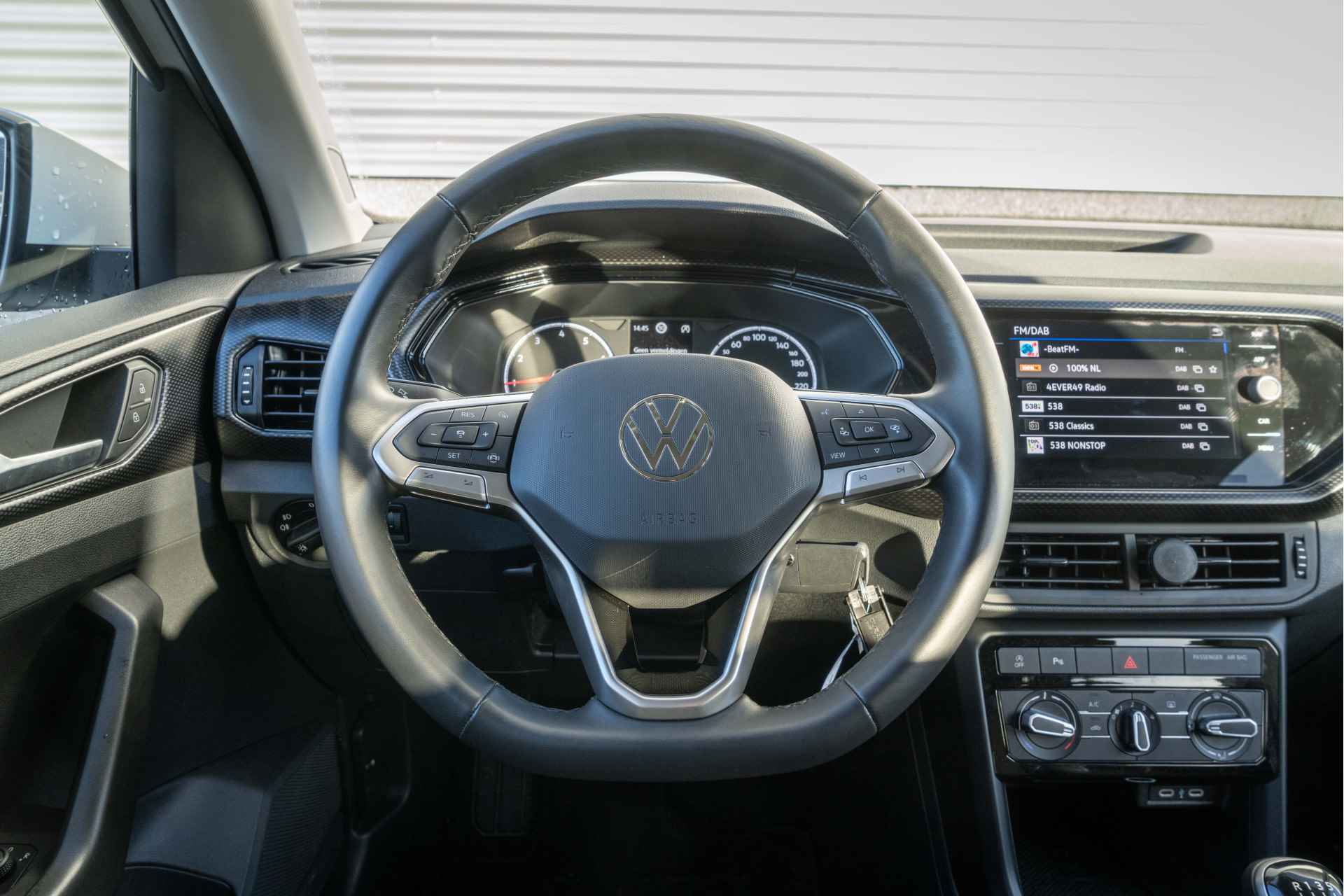 Volkswagen T-Cross 1.0 95pk TSI Life |Navigatie| Getint glas| Parkeersensoren v+a | - 26/40