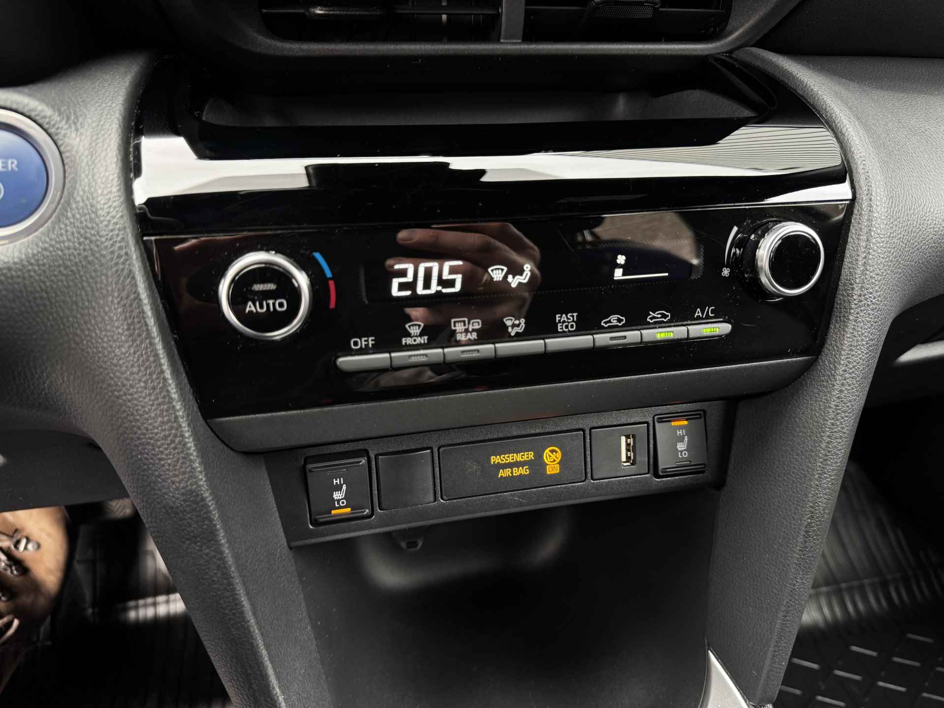 Toyota Yaris Cross 1.5 Hybrid Explore | Navi | Keyless | Stoel &Stuur verw. | Camera | PDC V&A | Prijs Rijklaar!! - 12/43
