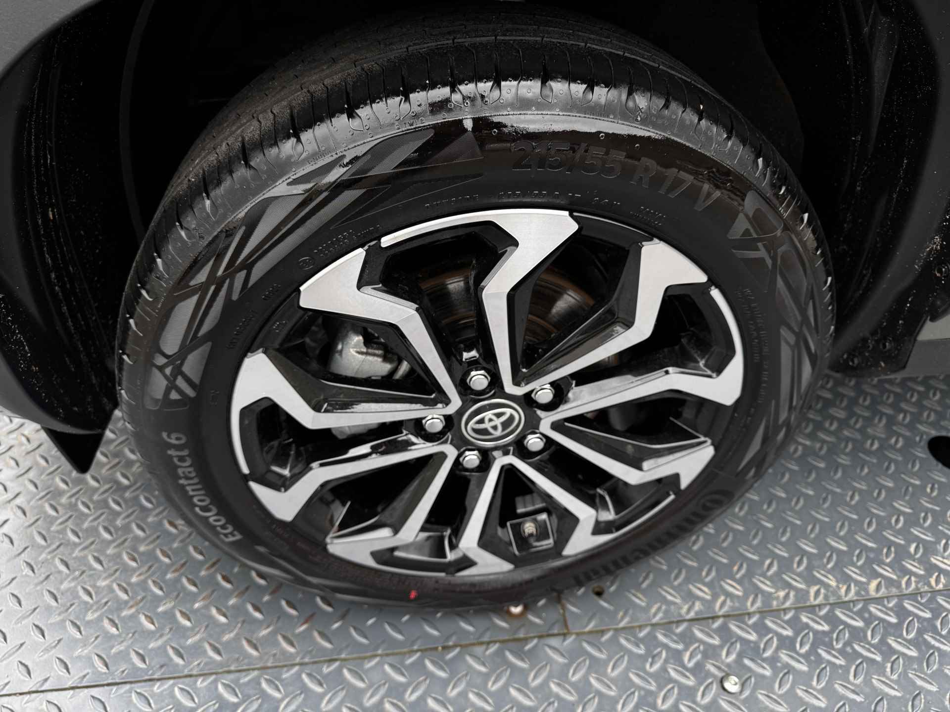 Toyota Yaris Cross 1.5 Hybrid Explore | Navi | Keyless | Stoel &Stuur verw. | Camera | PDC V&A | Prijs Rijklaar!! - 29/43