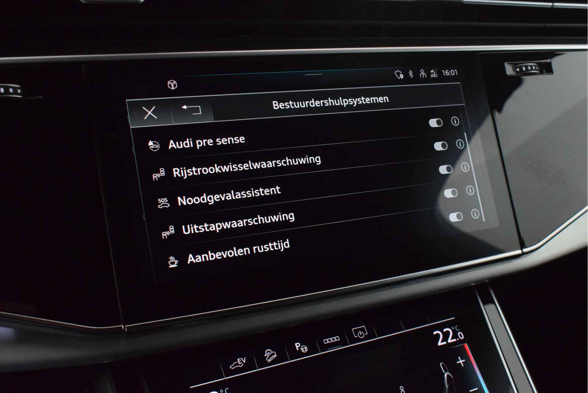 Audi Q7 55 TFSI e 381pk quattro 2x S-Line Black Edition Trekhaak Camera Luchtvering Matrix Led B&O Keyless Panoramadak Virtual Cockpit Navigatie - 23/66