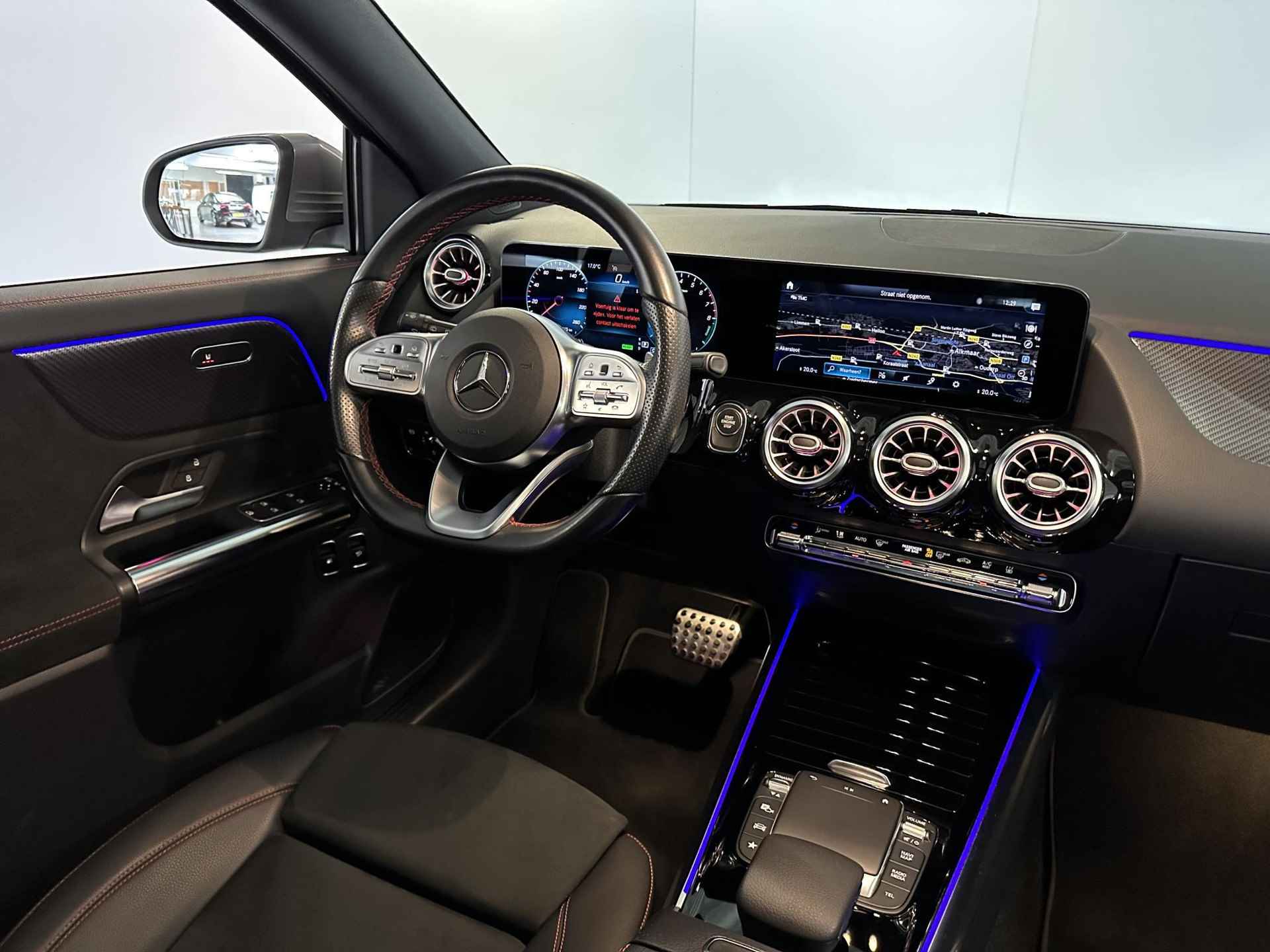 Mercedes-Benz GLA-klasse 250 e AMG | Panoramadak | Achteruitrijcamera | Stoelverwarming | Sfeerverlichting - 3/13