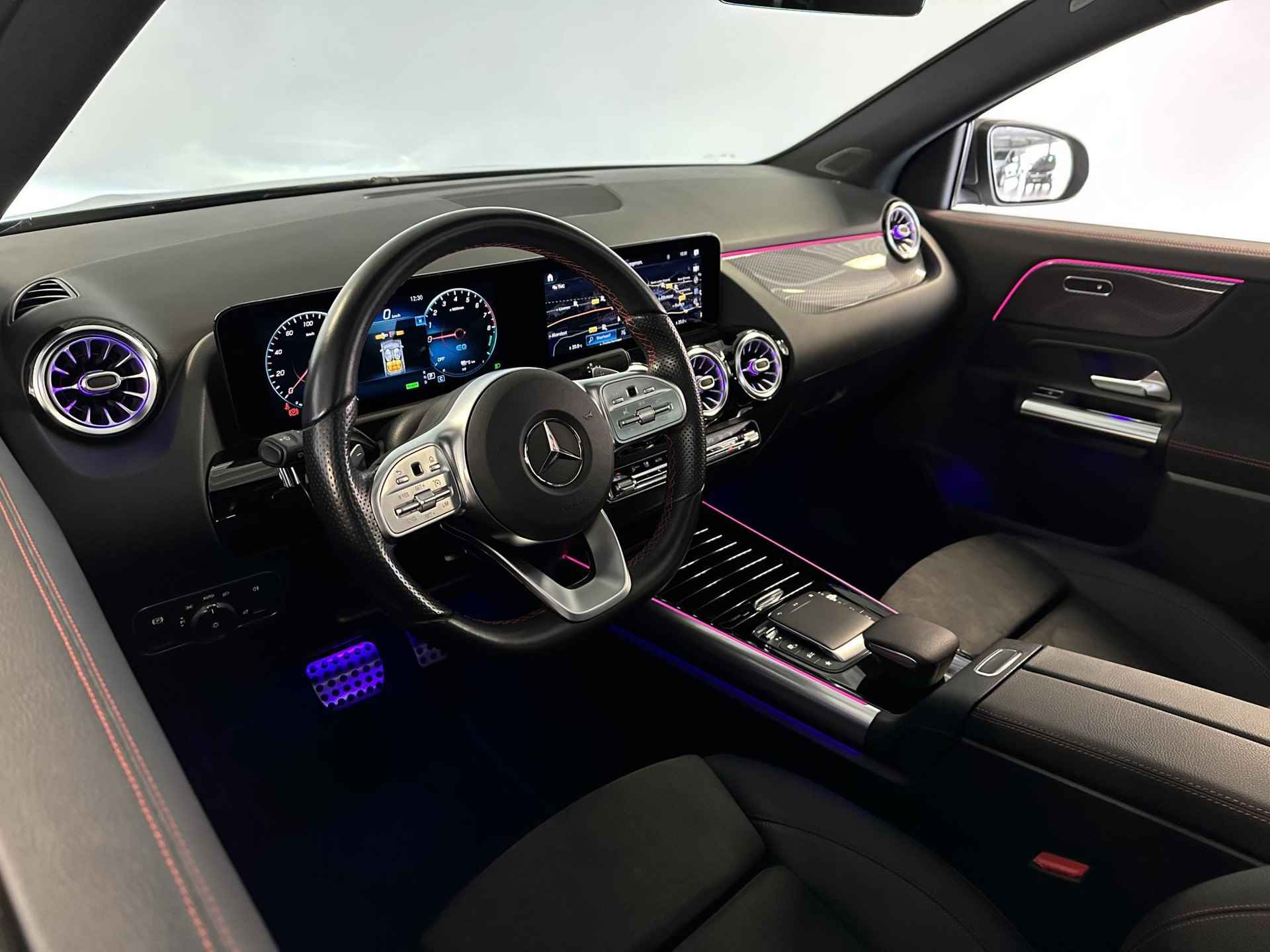 Mercedes-Benz GLA-klasse 250 e AMG | Panoramadak | Achteruitrijcamera | Stoelverwarming | Sfeerverlichting - 10/13