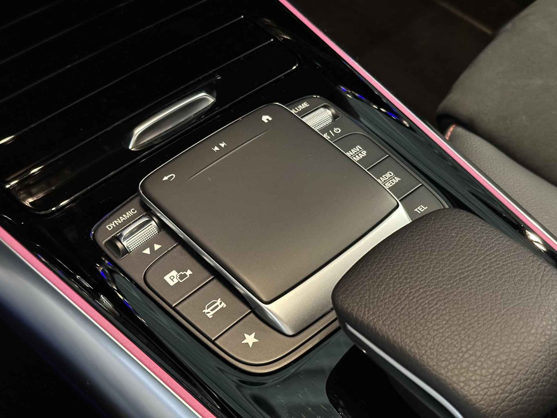 Mercedes-Benz GLA-klasse 250 e AMG | Panoramadak | Achteruitrijcamera | Stoelverwarming | Sfeerverlichting - 13/13