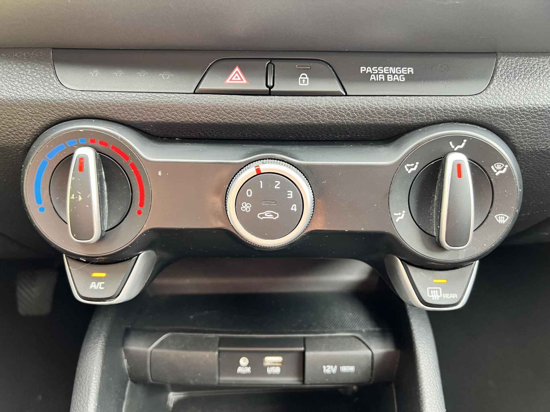 Kia Stonic 1.0 T-GDi ComfortPlusLine Navigator Origineel NL, NAP, Camera, Apple Carplay, Airco, Cruise Control, Navigatie, LED, Parksens (MET GARANTIE*) - 27/33