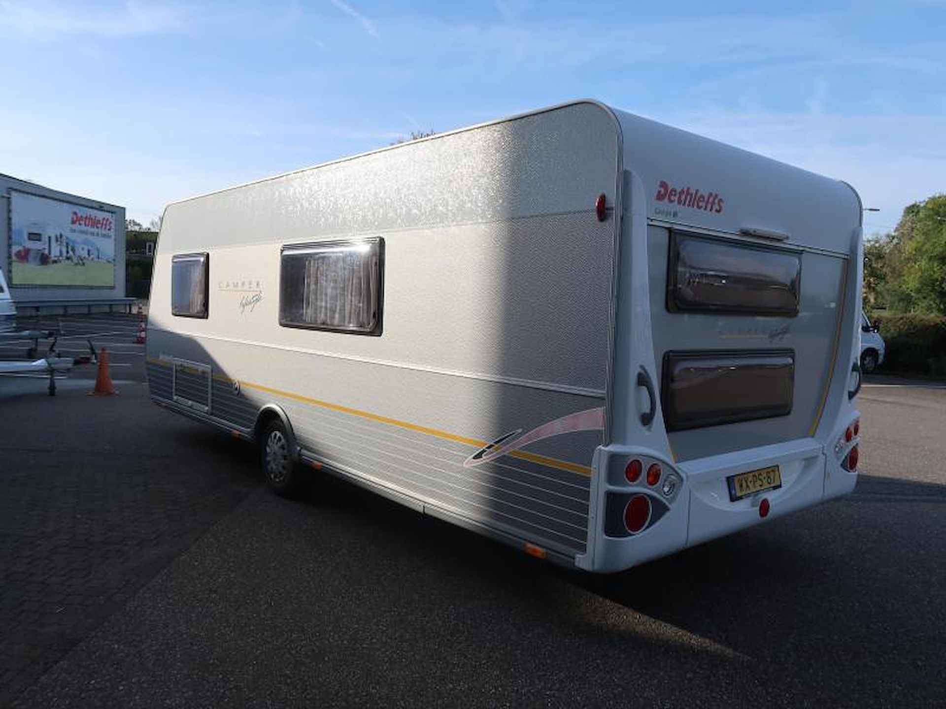 Dethleffs Camper Lifestyle 560 SK ALS NIEUW BINNEN/VOORTENT - 5/24