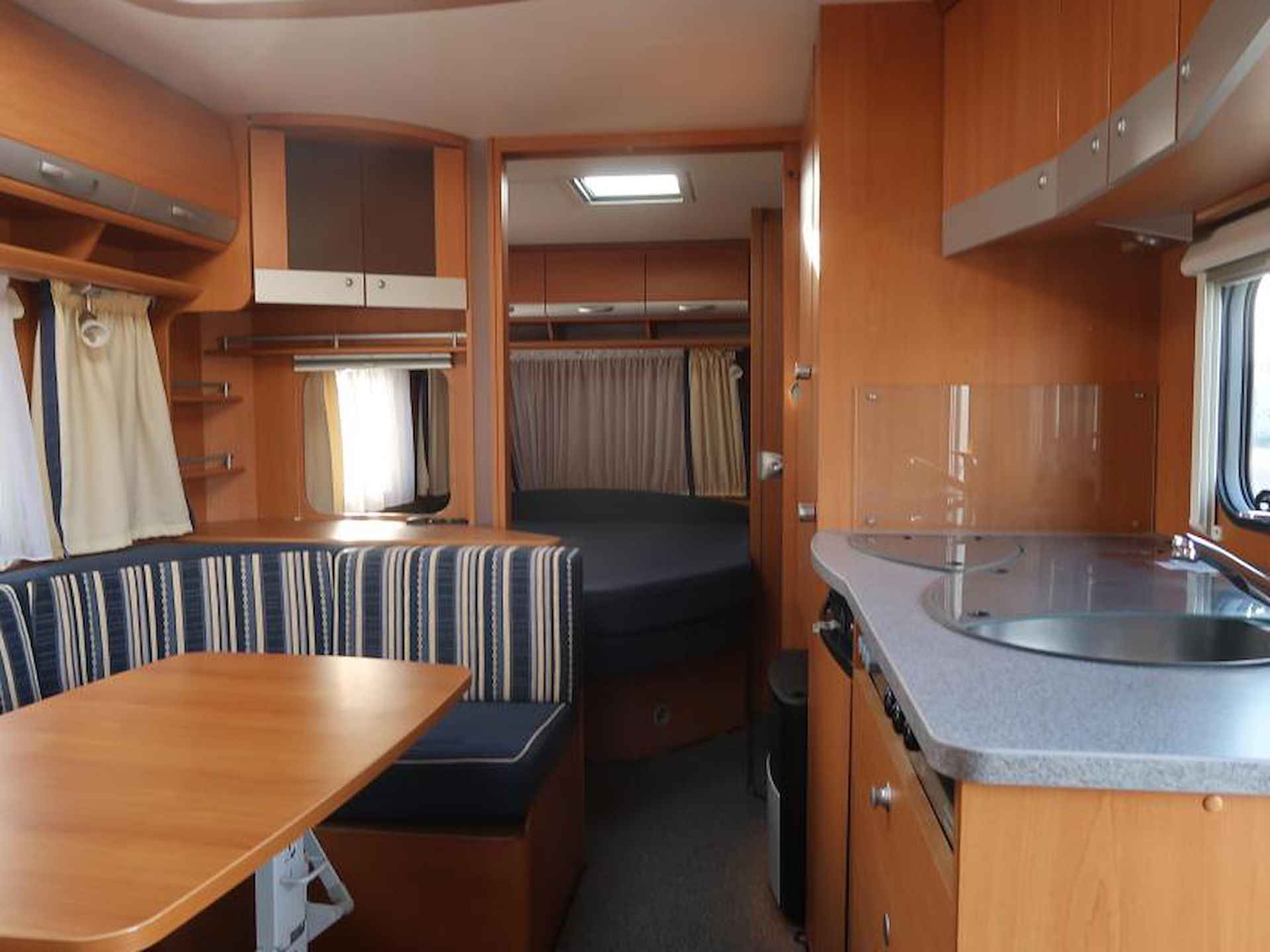 Dethleffs Camper Lifestyle 560 SK ALS NIEUW BINNEN/VOORTENT - 13/24