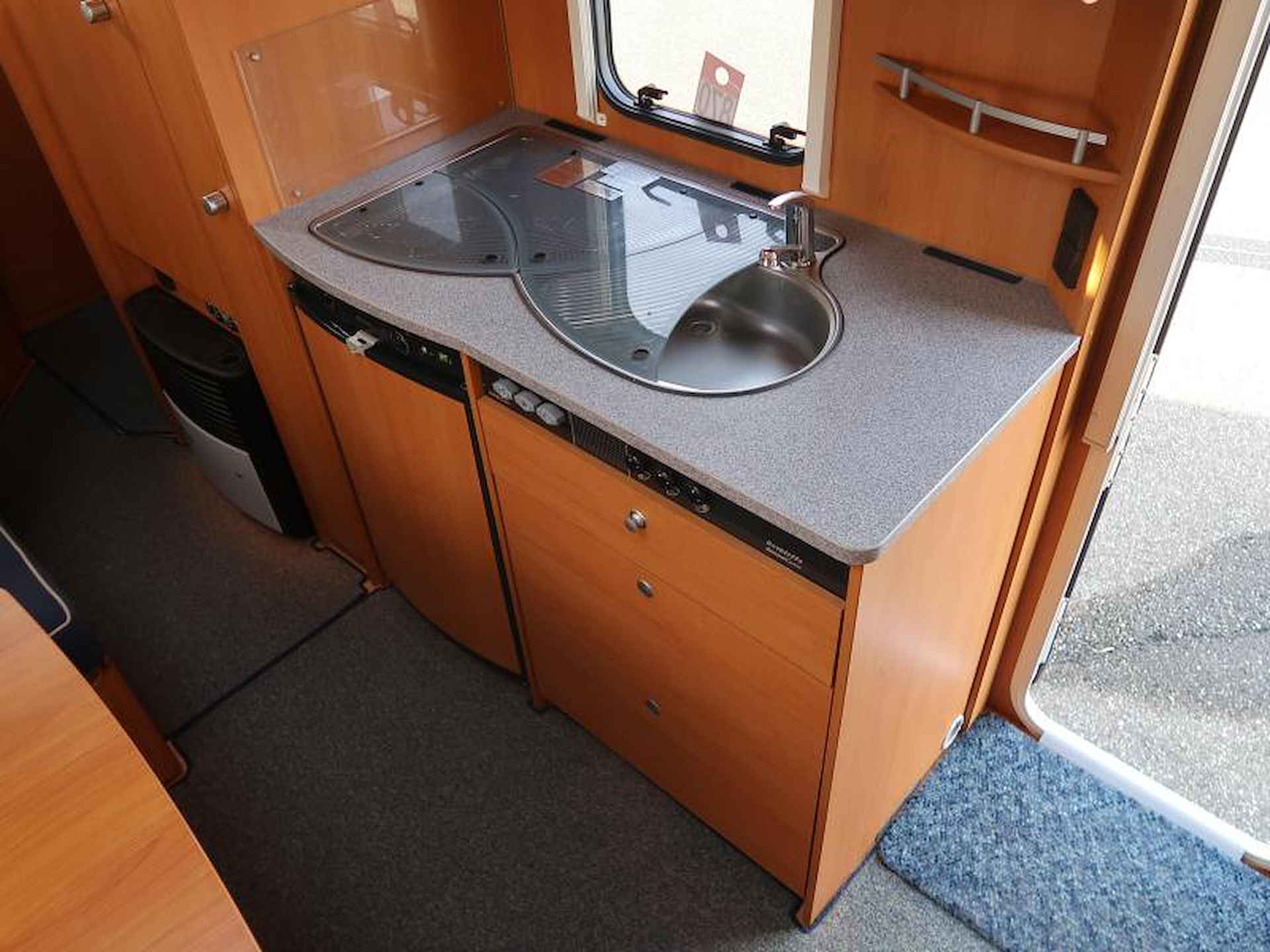 Dethleffs Camper Lifestyle 560 SK ALS NIEUW BINNEN/VOORTENT - 14/24