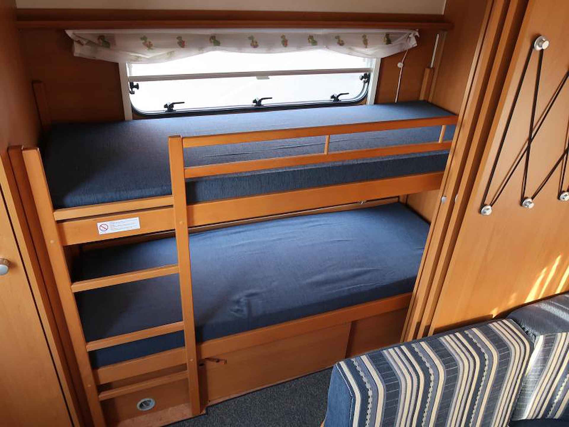 Dethleffs Camper Lifestyle 560 SK ALS NIEUW BINNEN/VOORTENT - 22/24