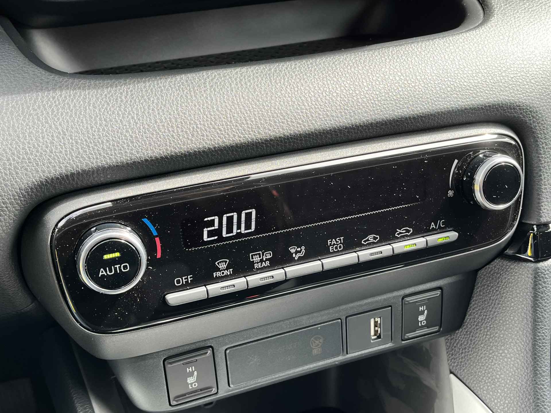 Toyota Yaris 1.5 Hybrid Dynamic Stoelverwarming Clima Adaptive cruise Apple carplay/ Android auto - 16/25