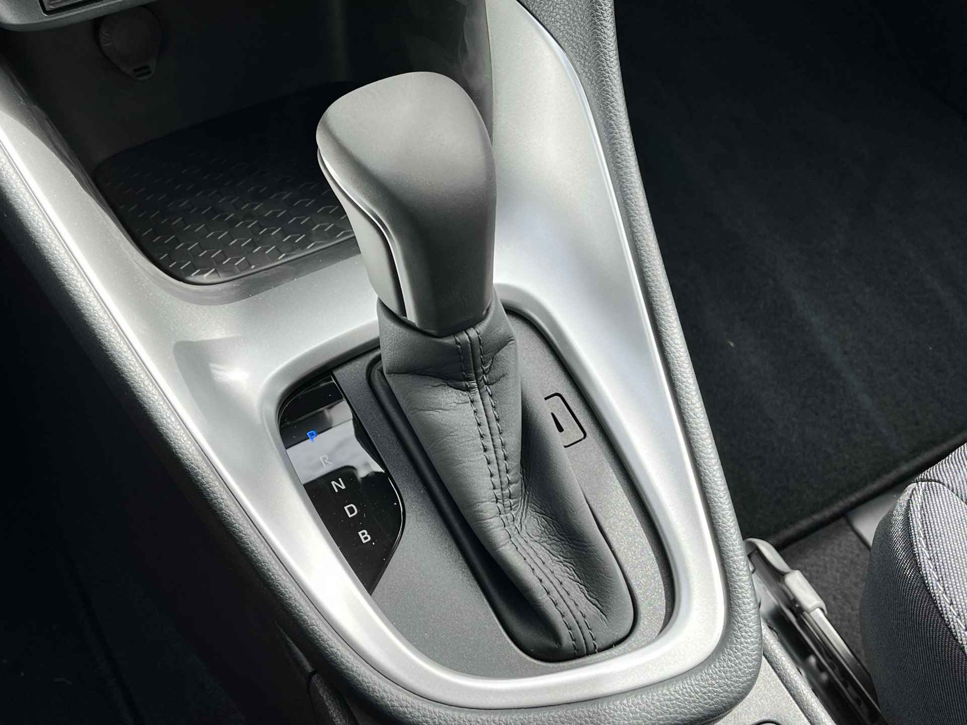 Toyota Yaris 1.5 Hybrid Dynamic Stoelverwarming Clima Adaptive cruise Apple carplay/ Android auto - 18/25