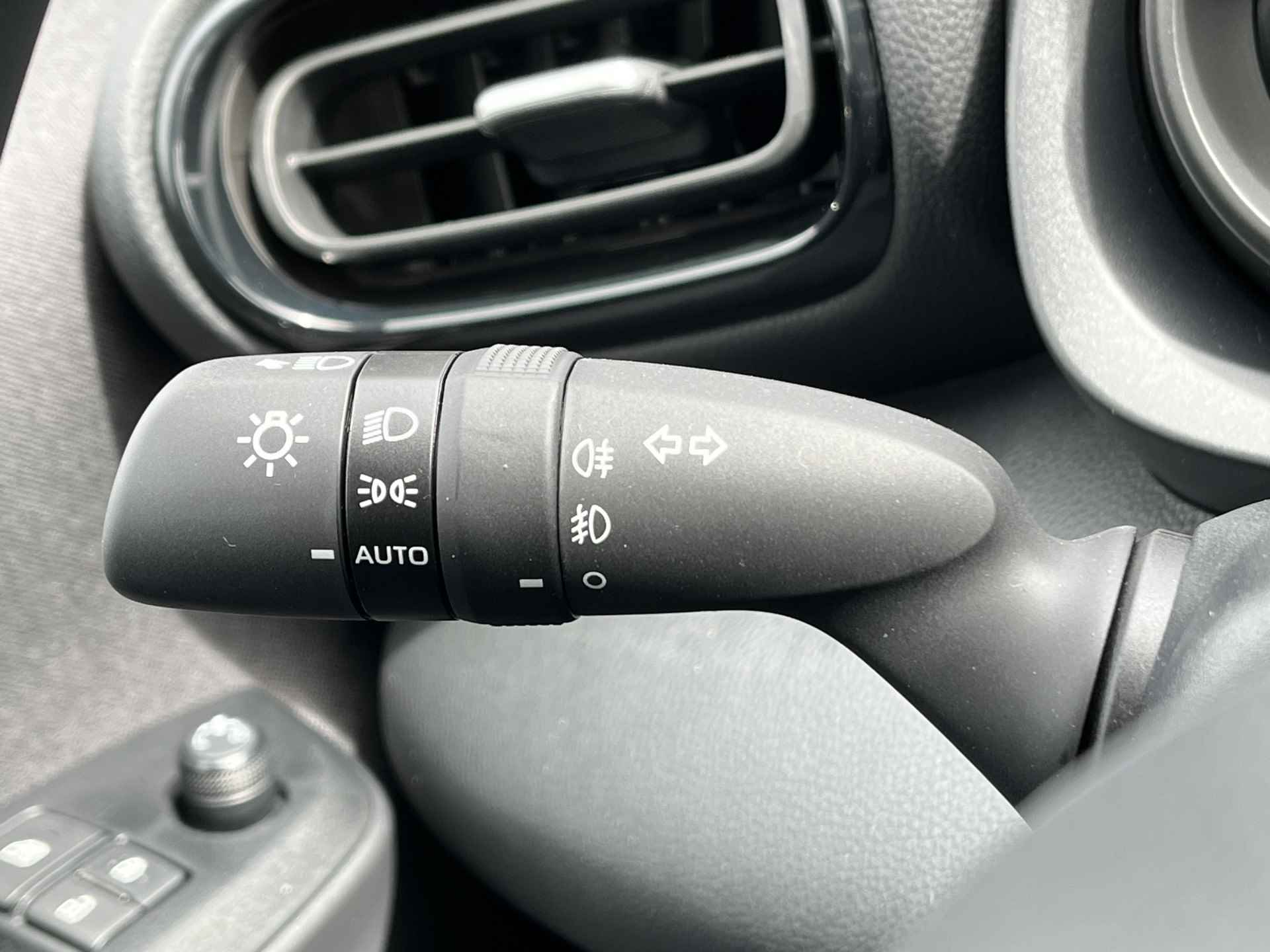 Toyota Yaris 1.5 Hybrid Dynamic Stoelverwarming Clima Adaptive cruise Apple carplay/ Android auto - 21/25
