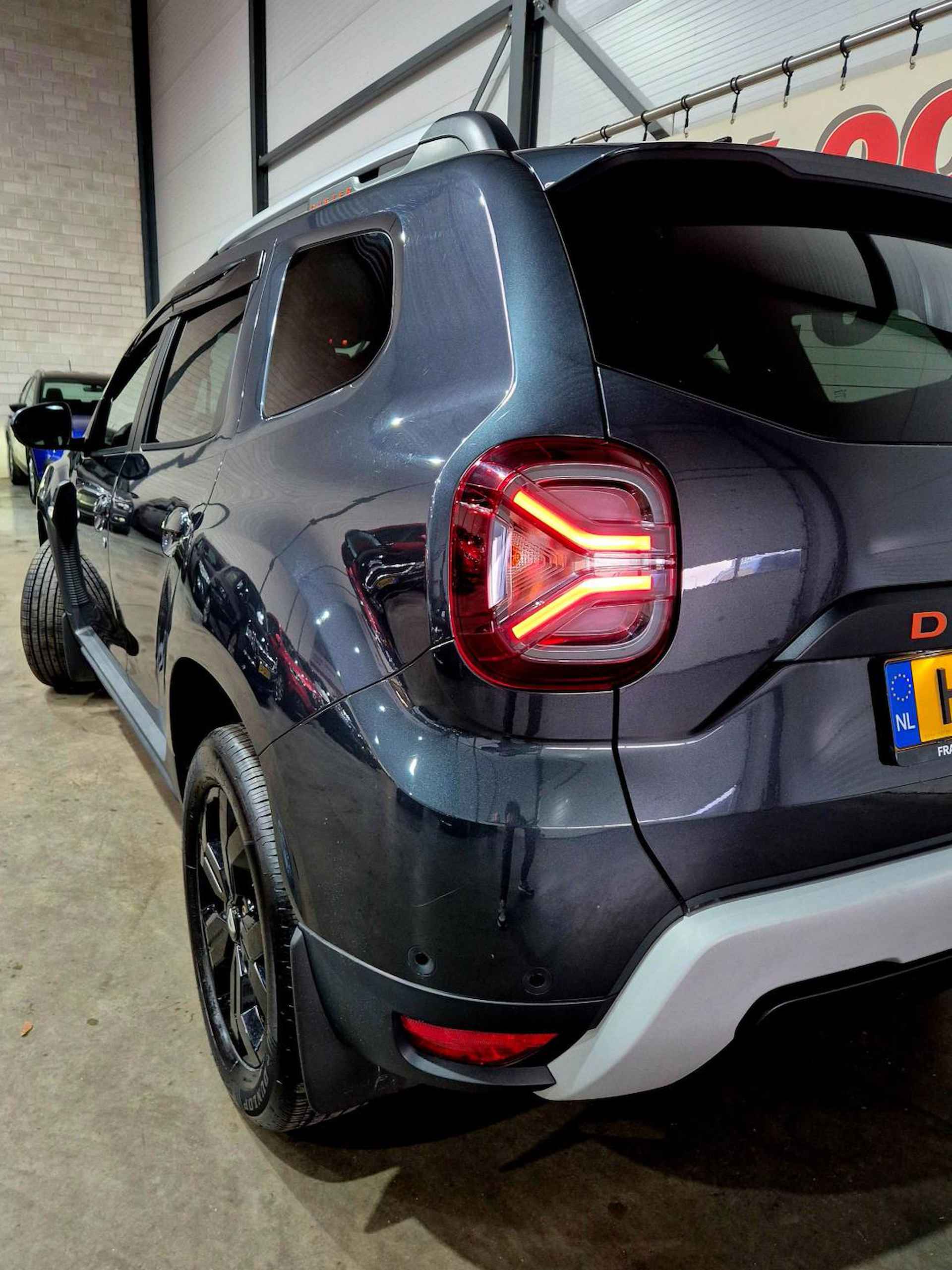 Dacia DUSTER 1.3 TCe 150PK Prestige + LED|Keyless|360 camera|Navi|Apple|Android|DAB|Climate control|Cruise|PDC|17"LMV|Leder/stof - 12/30