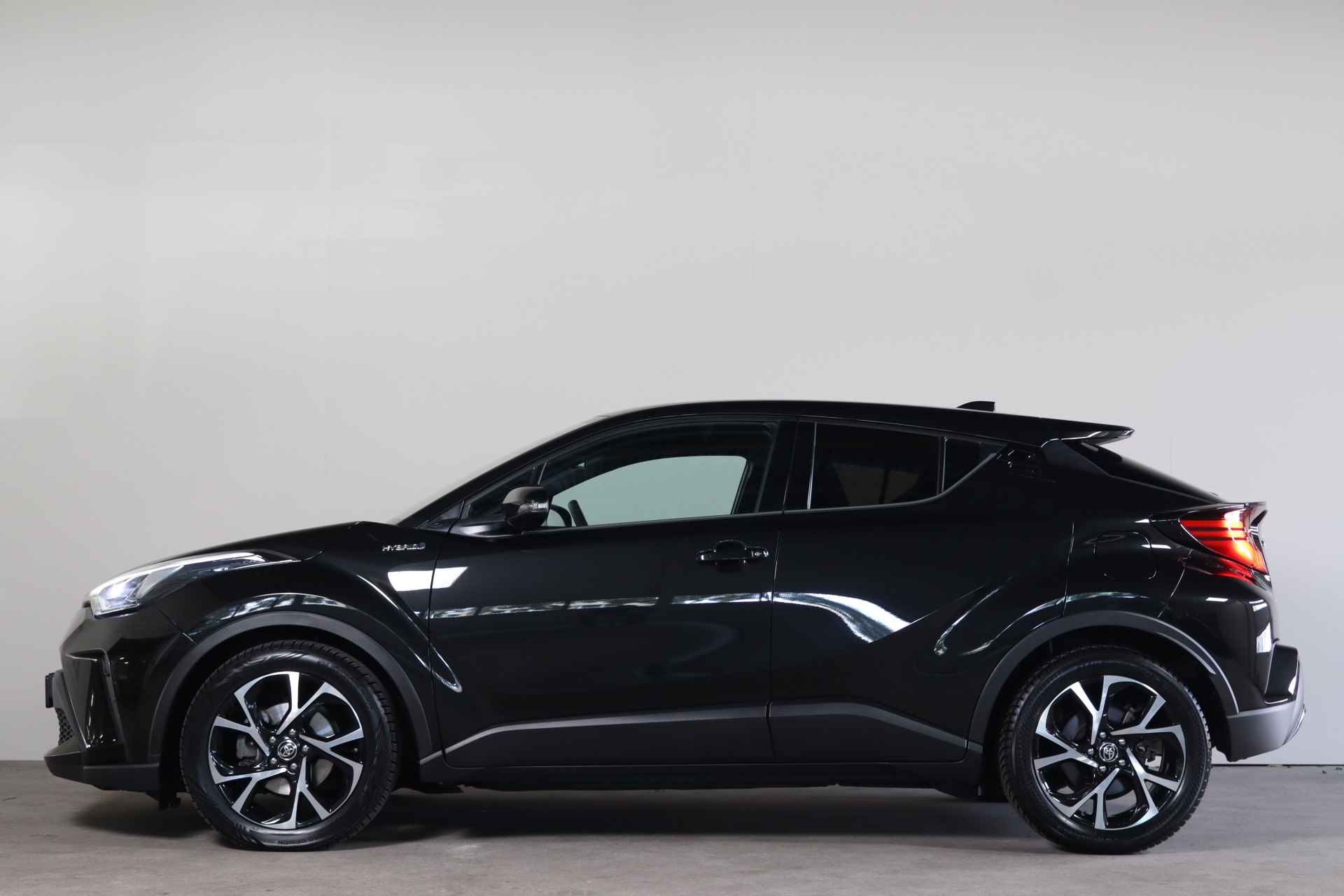 Toyota C-HR 2.0 Hybrid Style NL-Auto!! Led verlichting I Apple Car-play --- A.S. ZONDAG GEOPEND VAN 11.00 T/M 15.30 --- - 4/39