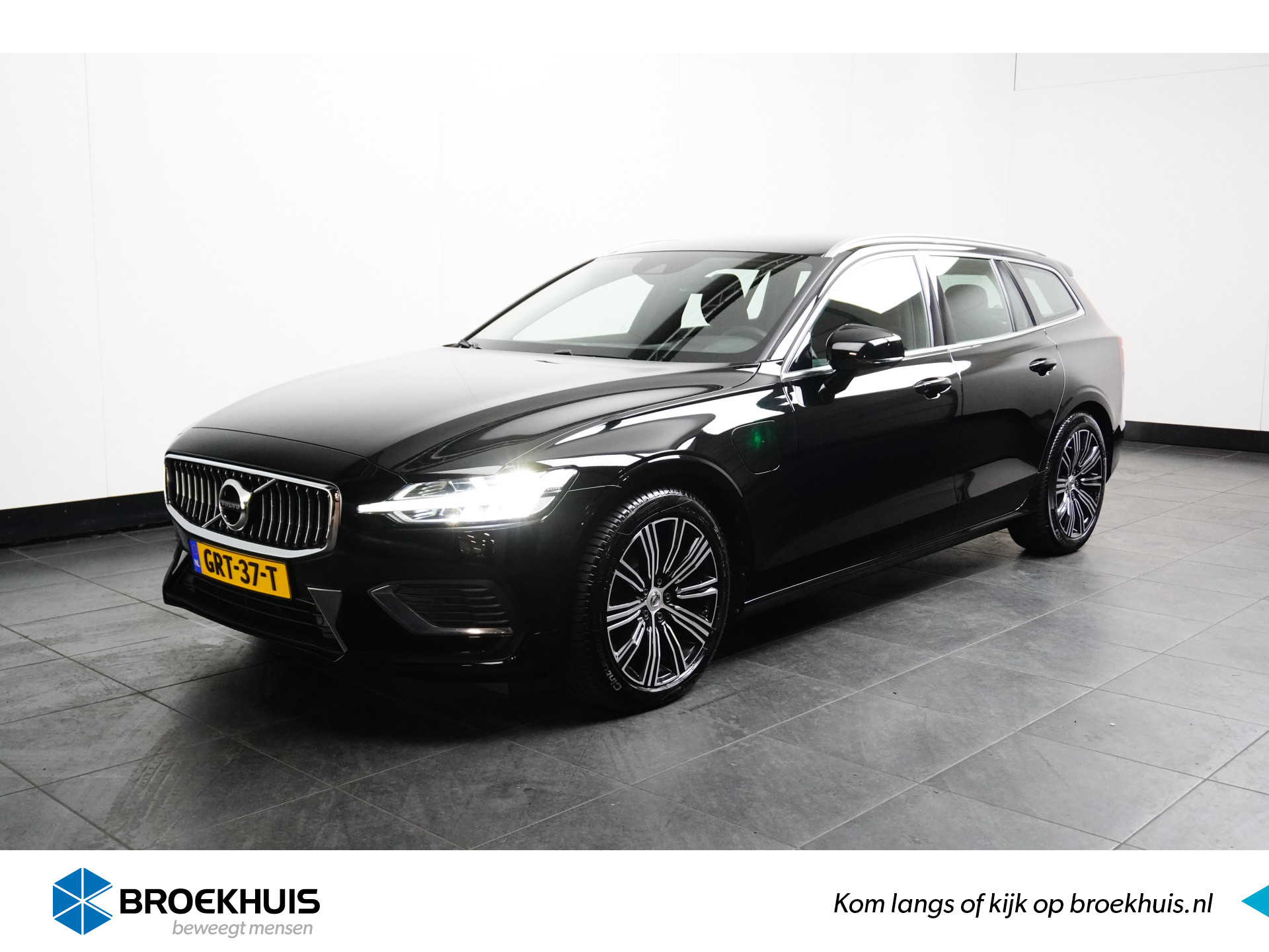 Volvo V60 T6 Recharge Inscription Expression | Trekhaak | PDC | Elektrische achterklep | Stoel + Stuurverwarming |