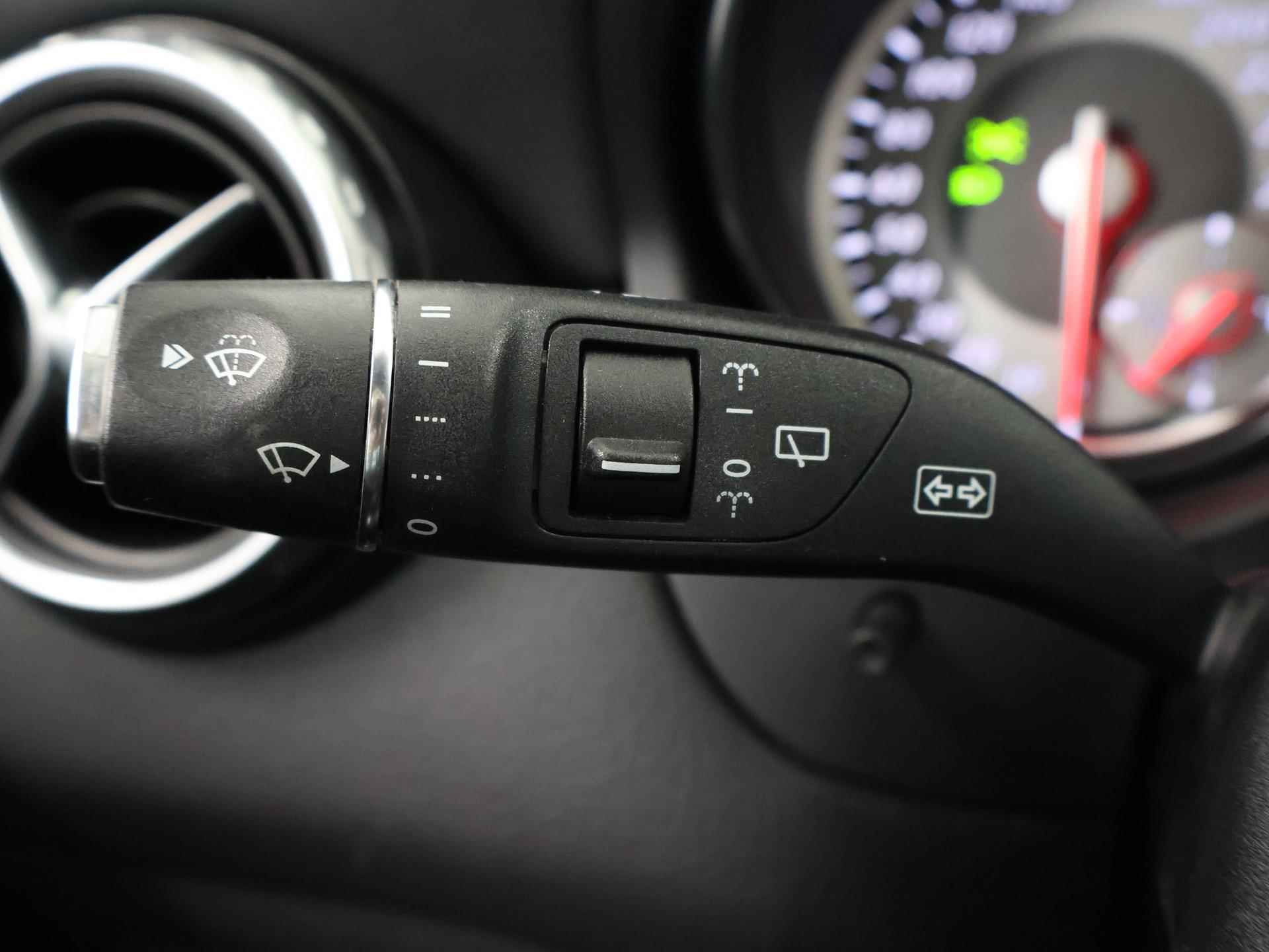 Mercedes-Benz GLA-klasse 250 Ambition AMG Night | Panoramadak | Navigatie | Stoelverwarming | Cruise Control | Leder | - 27/37