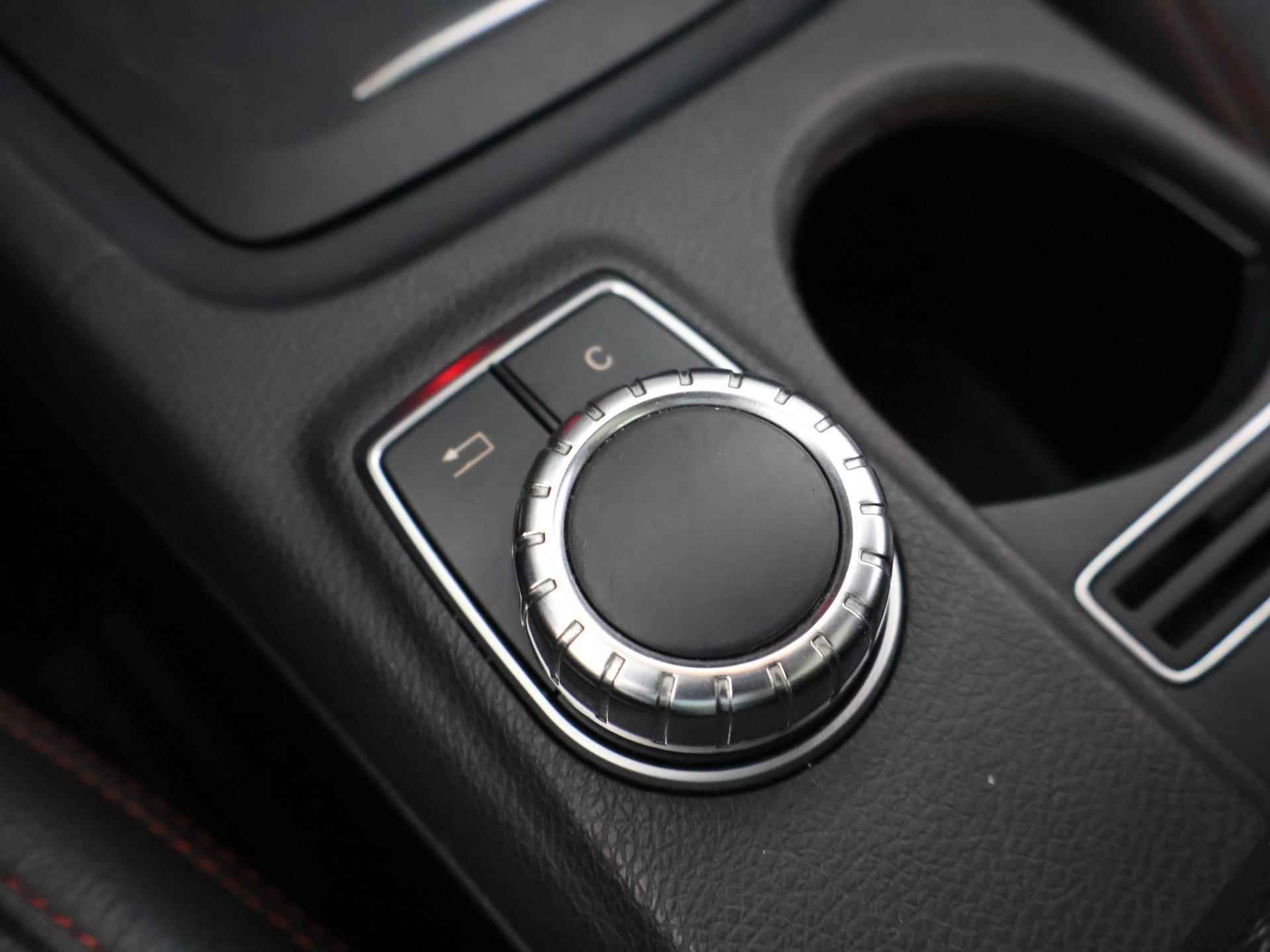 Mercedes-Benz GLA-klasse 250 Ambition AMG Night | Panoramadak | Navigatie | Stoelverwarming | Cruise Control | Leder | - 31/37
