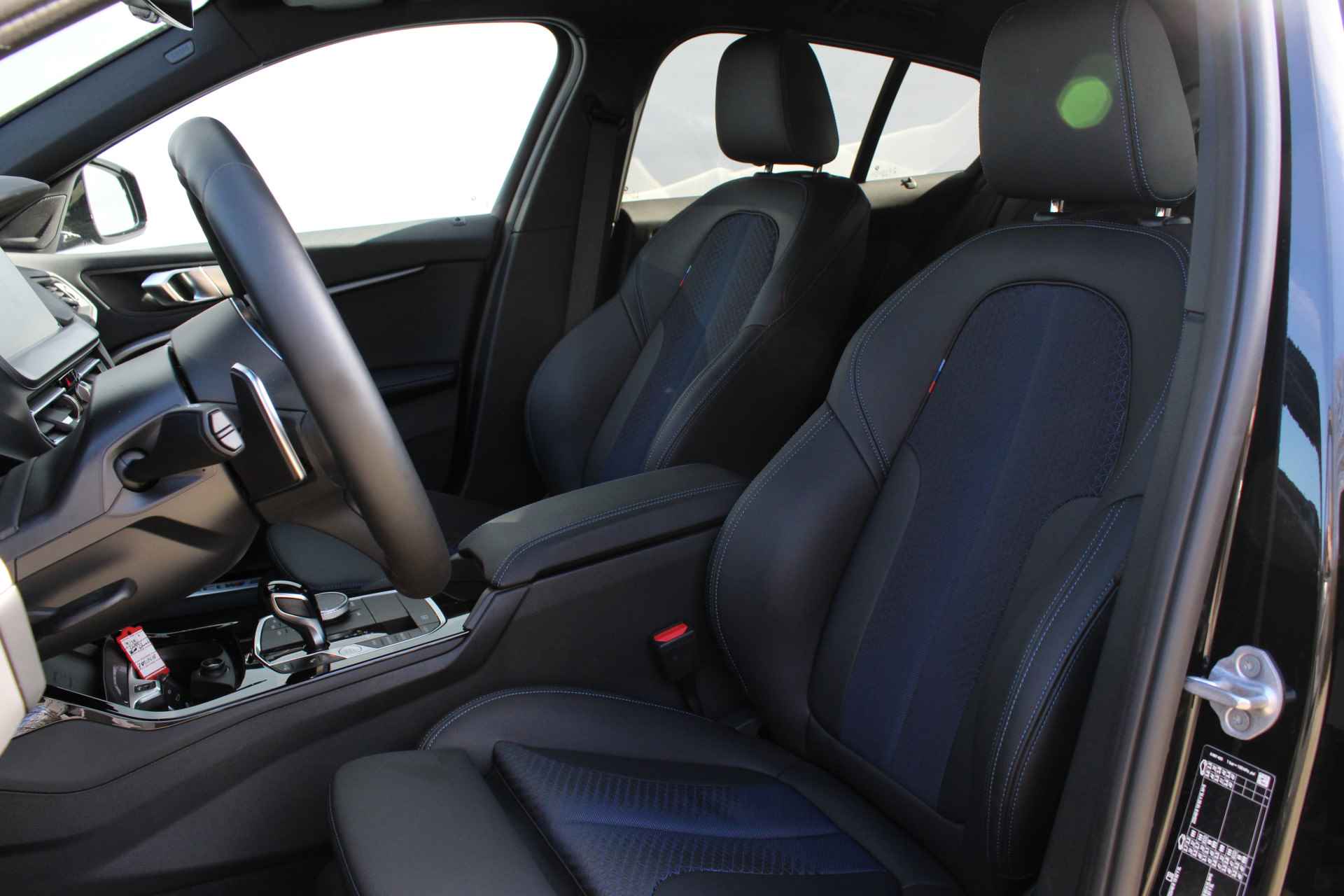 BMW 1-serie M135i xDrive Automaat / Panoramadak / Active Cruise Control / Comfort Access / Live Cockpit Professional / Stoelverwarming - 6/30