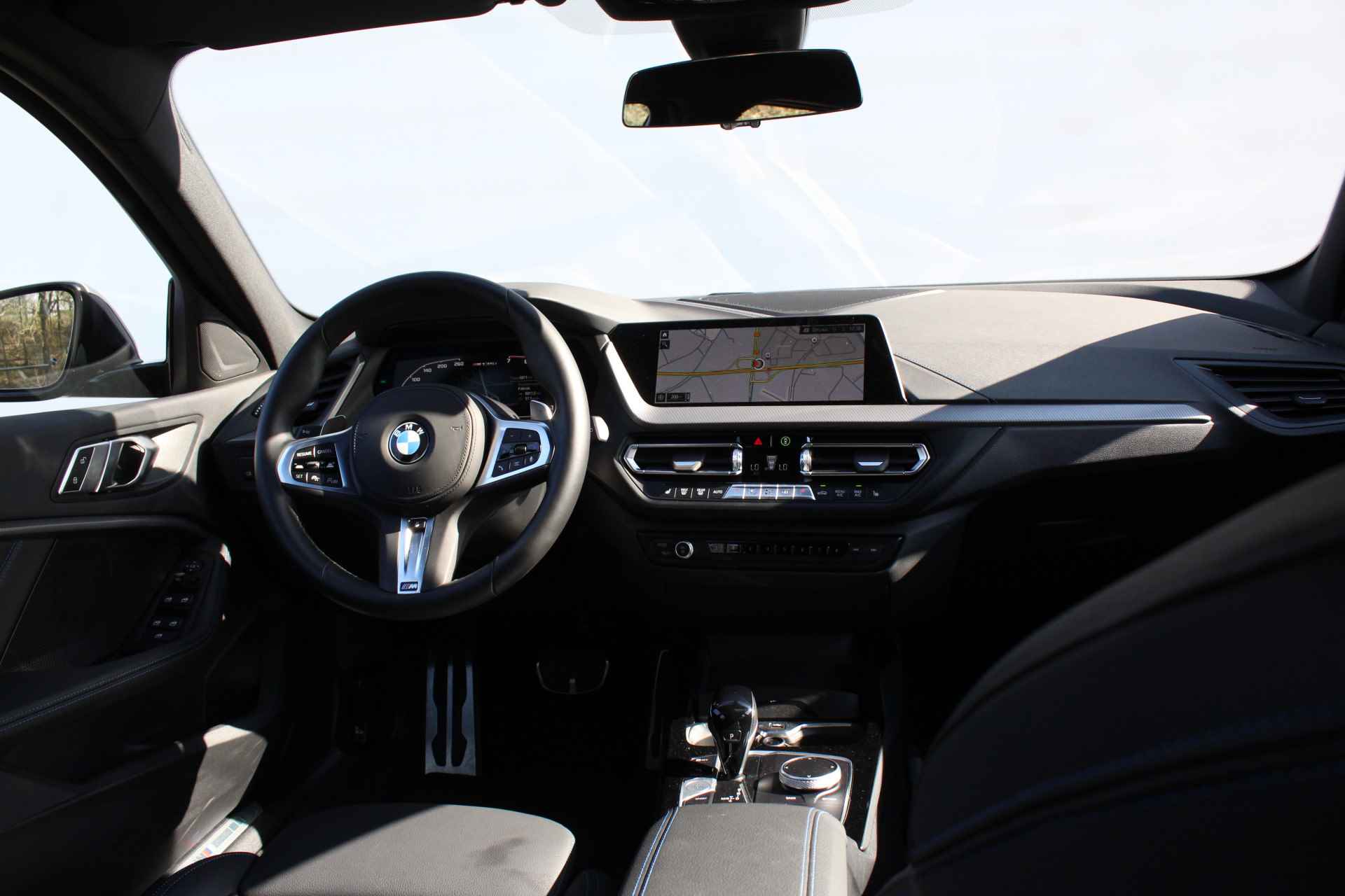 BMW 1-serie M135i xDrive Automaat / Panoramadak / Active Cruise Control / Comfort Access / Live Cockpit Professional / Stoelverwarming - 8/30