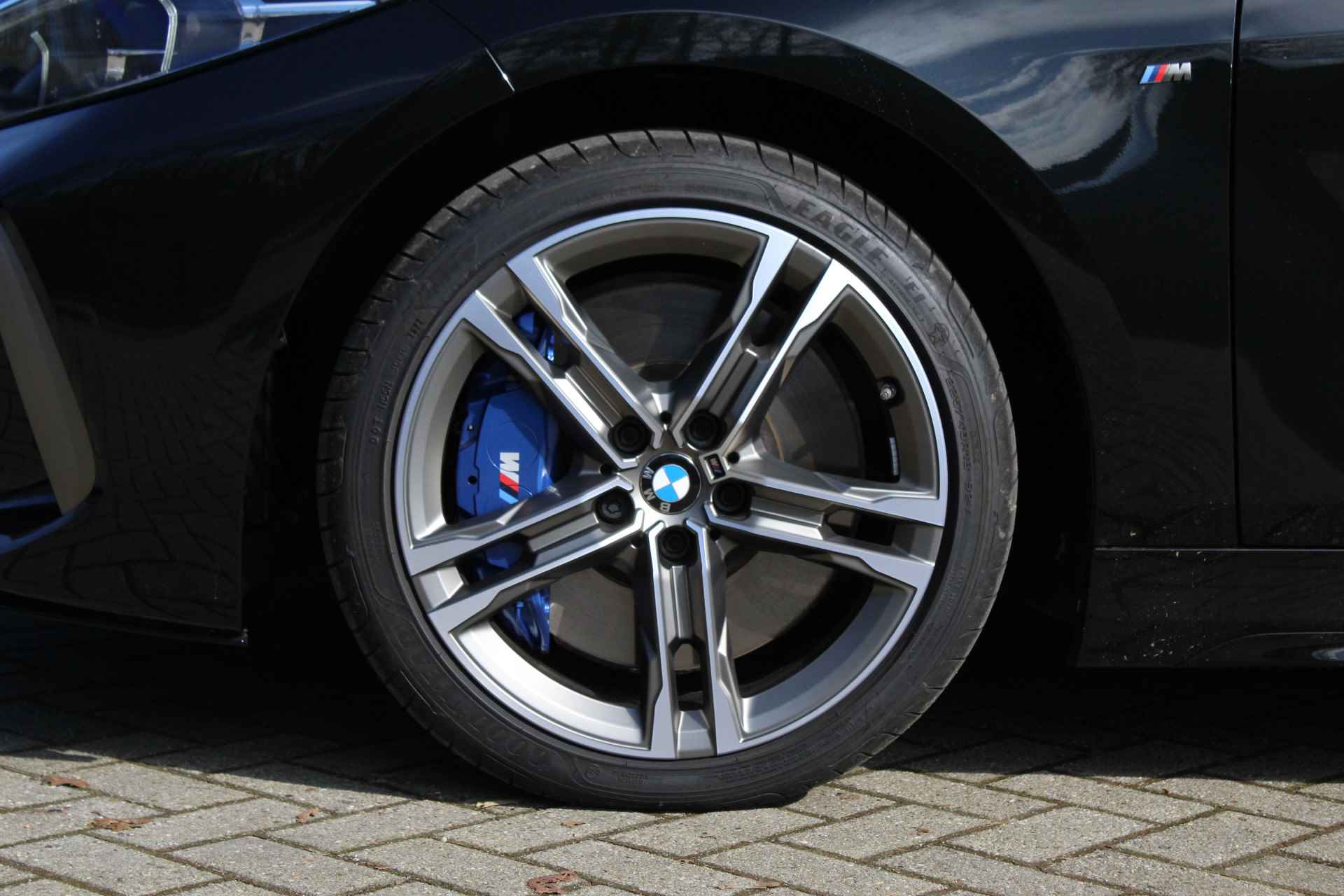 BMW 1-serie M135i xDrive Automaat / Panoramadak / Active Cruise Control / Comfort Access / Live Cockpit Professional / Stoelverwarming - 11/30