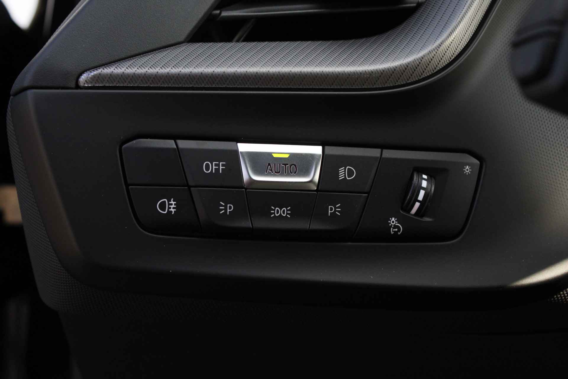 BMW 1-serie M135i xDrive Automaat / Panoramadak / Active Cruise Control / Comfort Access / Live Cockpit Professional / Stoelverwarming - 22/30