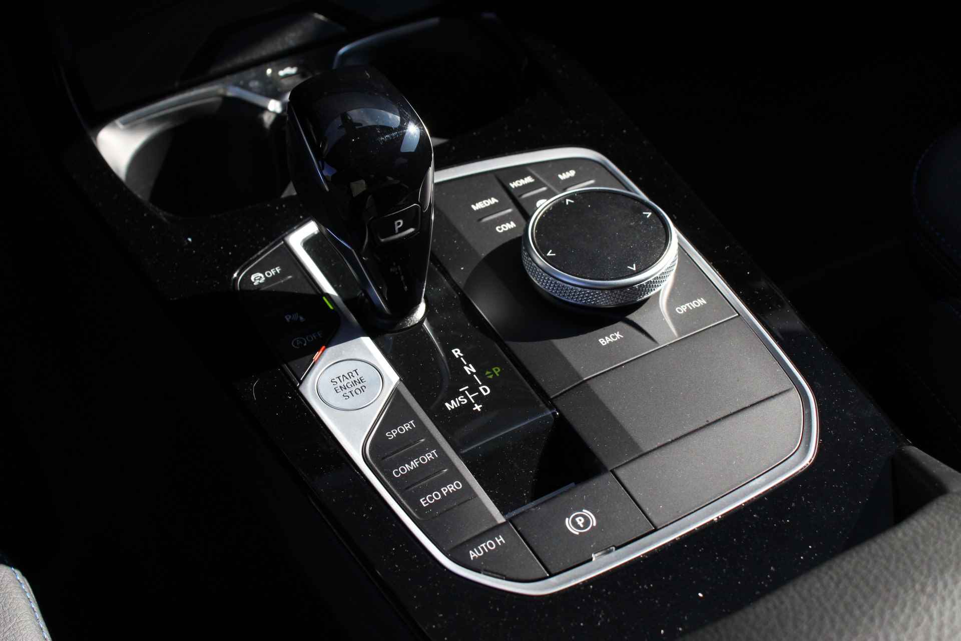 BMW 1-serie M135i xDrive Automaat / Panoramadak / Active Cruise Control / Comfort Access / Live Cockpit Professional / Stoelverwarming - 23/30