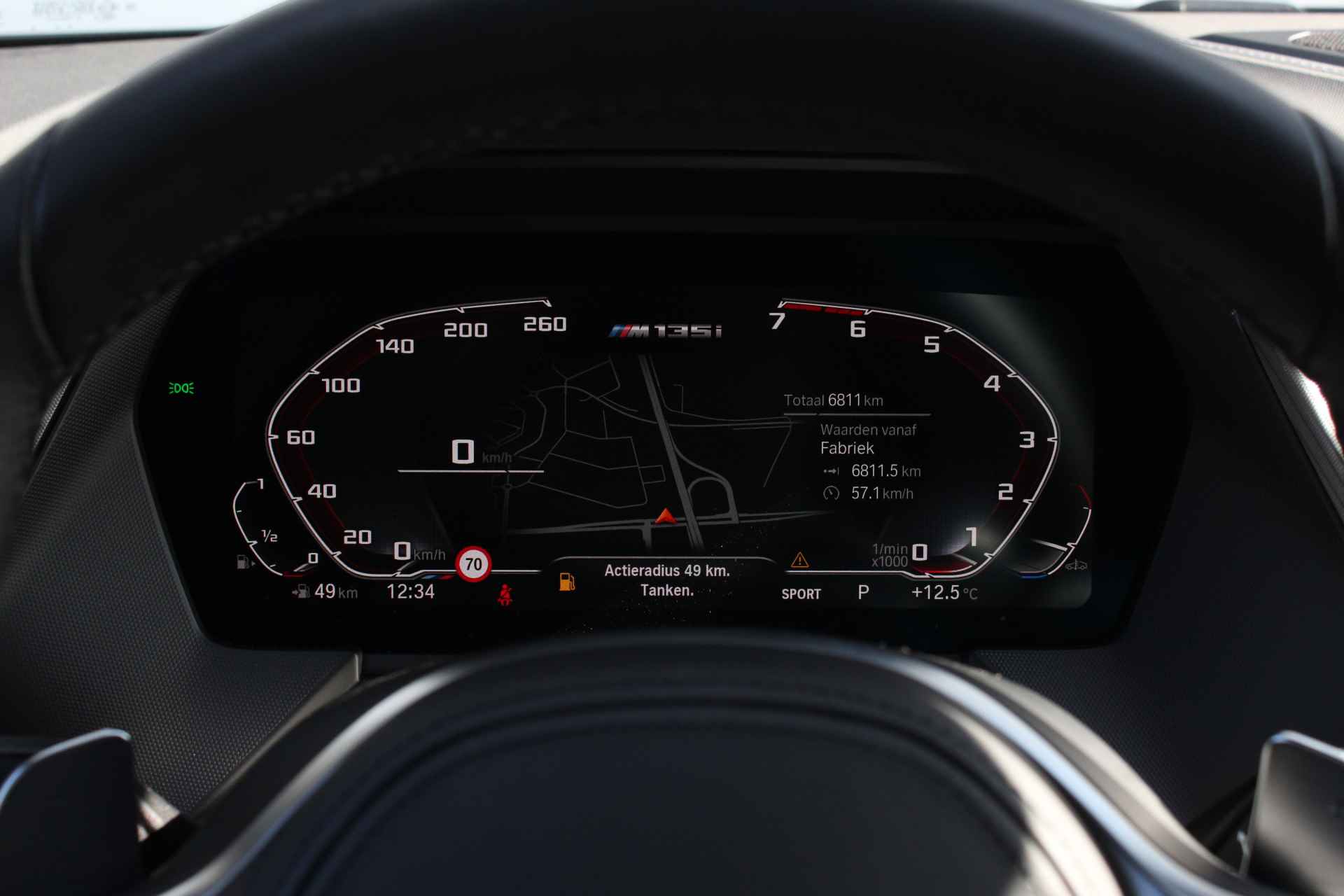BMW 1-serie M135i xDrive Automaat / Panoramadak / Active Cruise Control / Comfort Access / Live Cockpit Professional / Stoelverwarming - 28/30