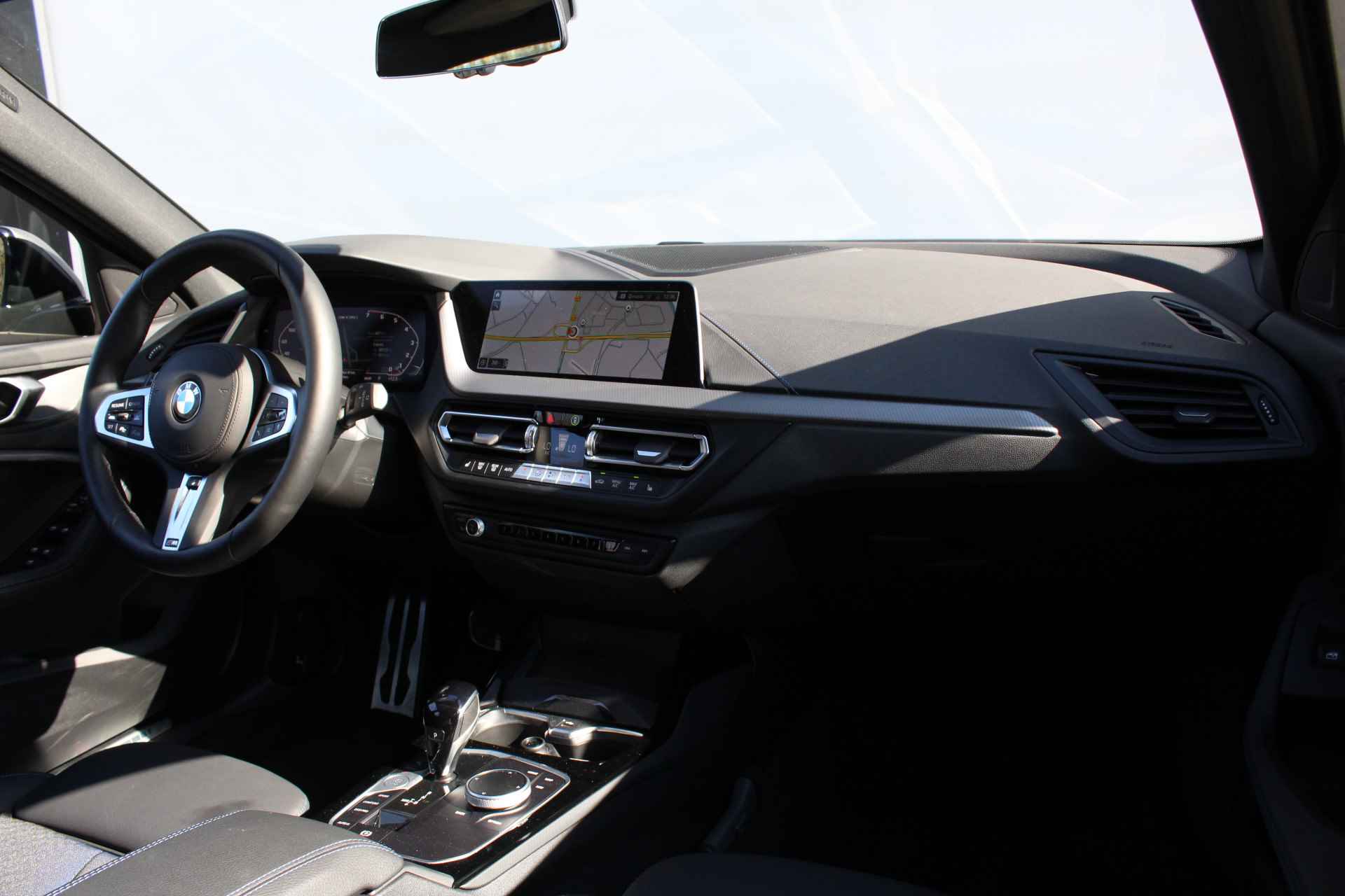 BMW 1-serie M135i xDrive Automaat / Panoramadak / Active Cruise Control / Comfort Access / Live Cockpit Professional / Stoelverwarming - 30/30