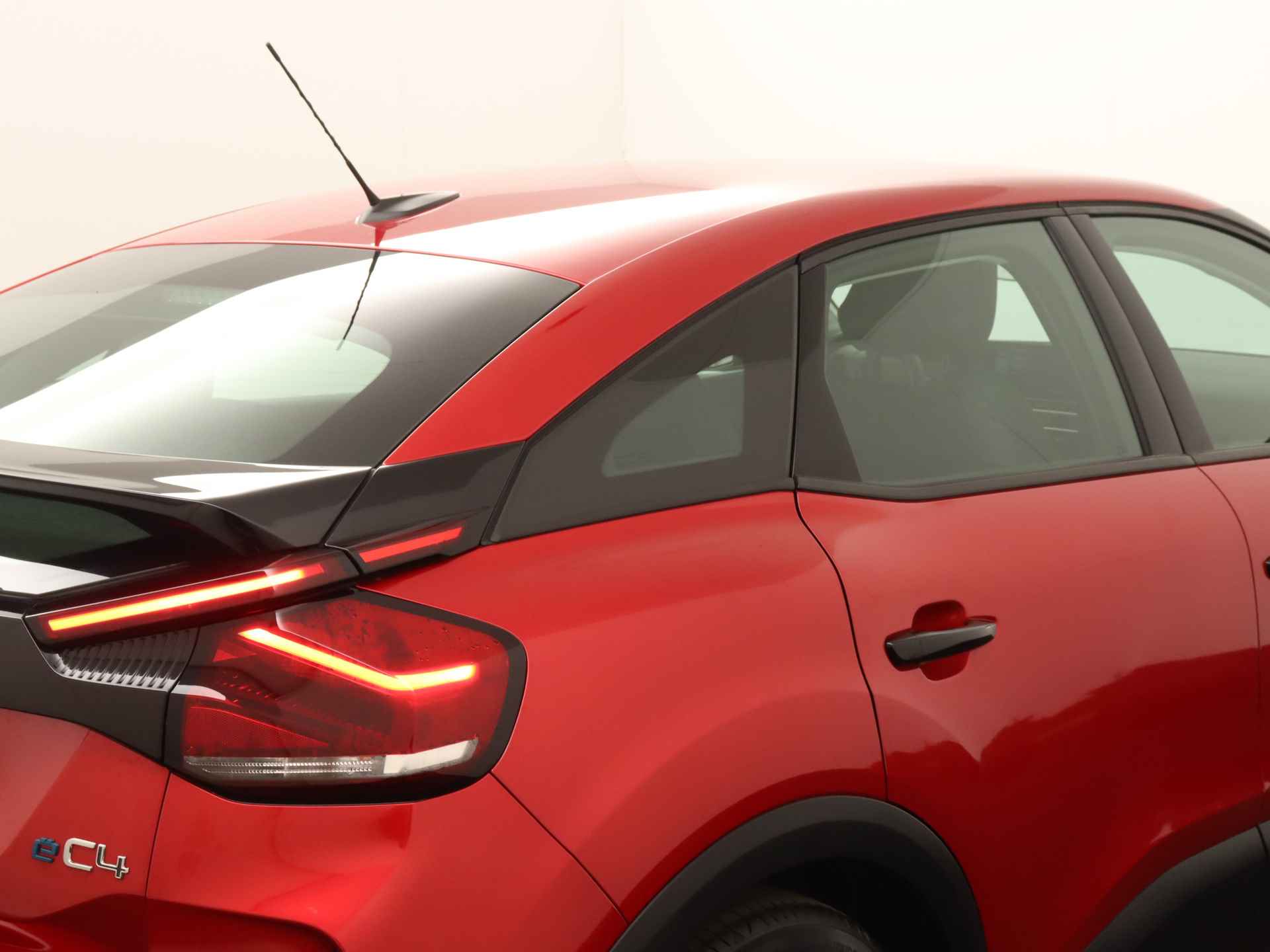 Citroën Ë-C4 Feel 50 kWh | Rijklaar | Parkeersensoren achter | Camera achter | Apple carplay / Android auto | - 23/27