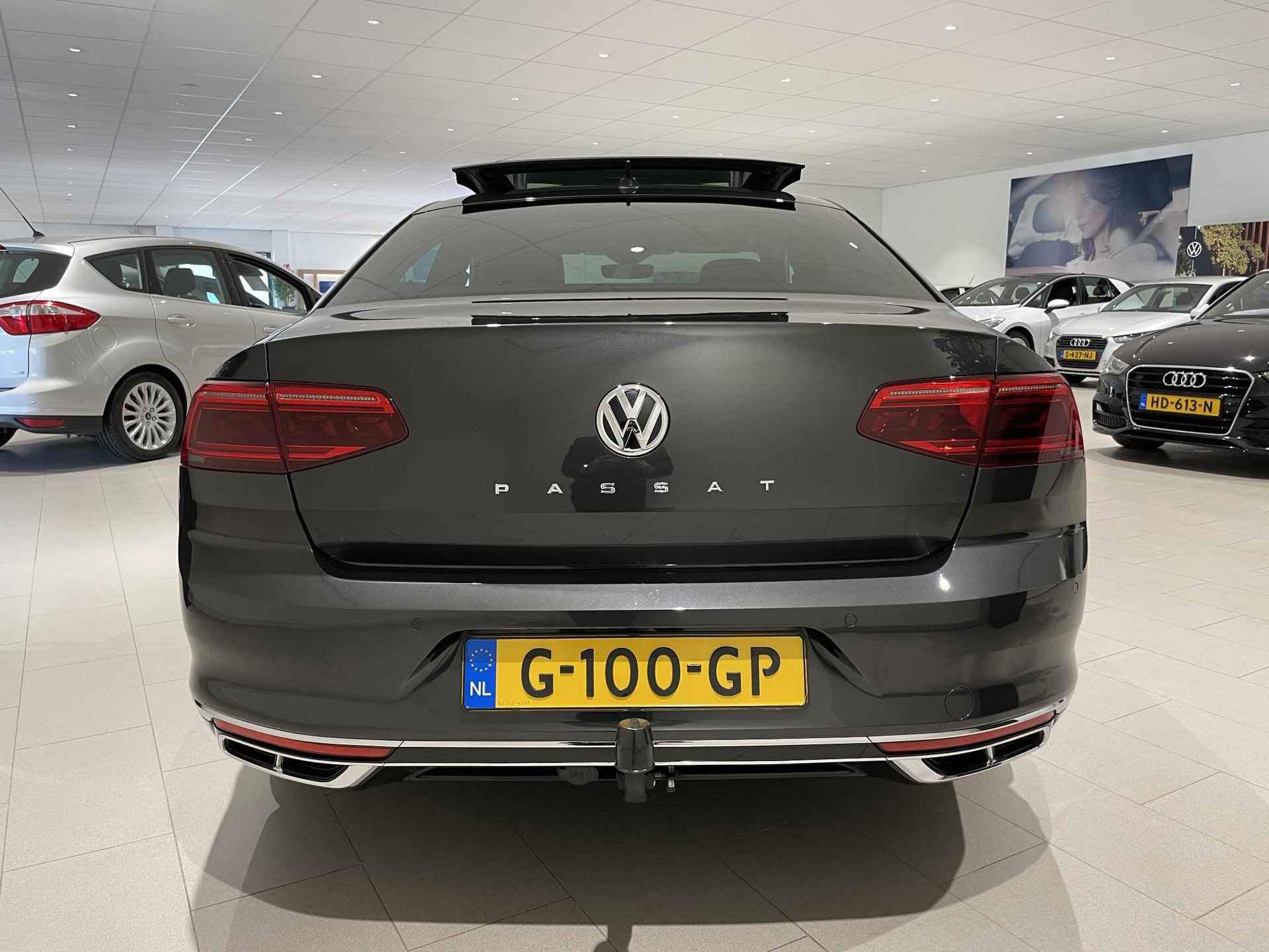 Volkswagen Passat 1.5 TSI Elegance Business R 150 PK DSG | Automaat | Panoramadak | Trekhaak | Digital Cockpit Pro | Stoelverwarming | Achteruitrijcamera | DAB Radio | Adaptive Cruise Control | Half Lederen Bekleding | Keyless | - 7/29