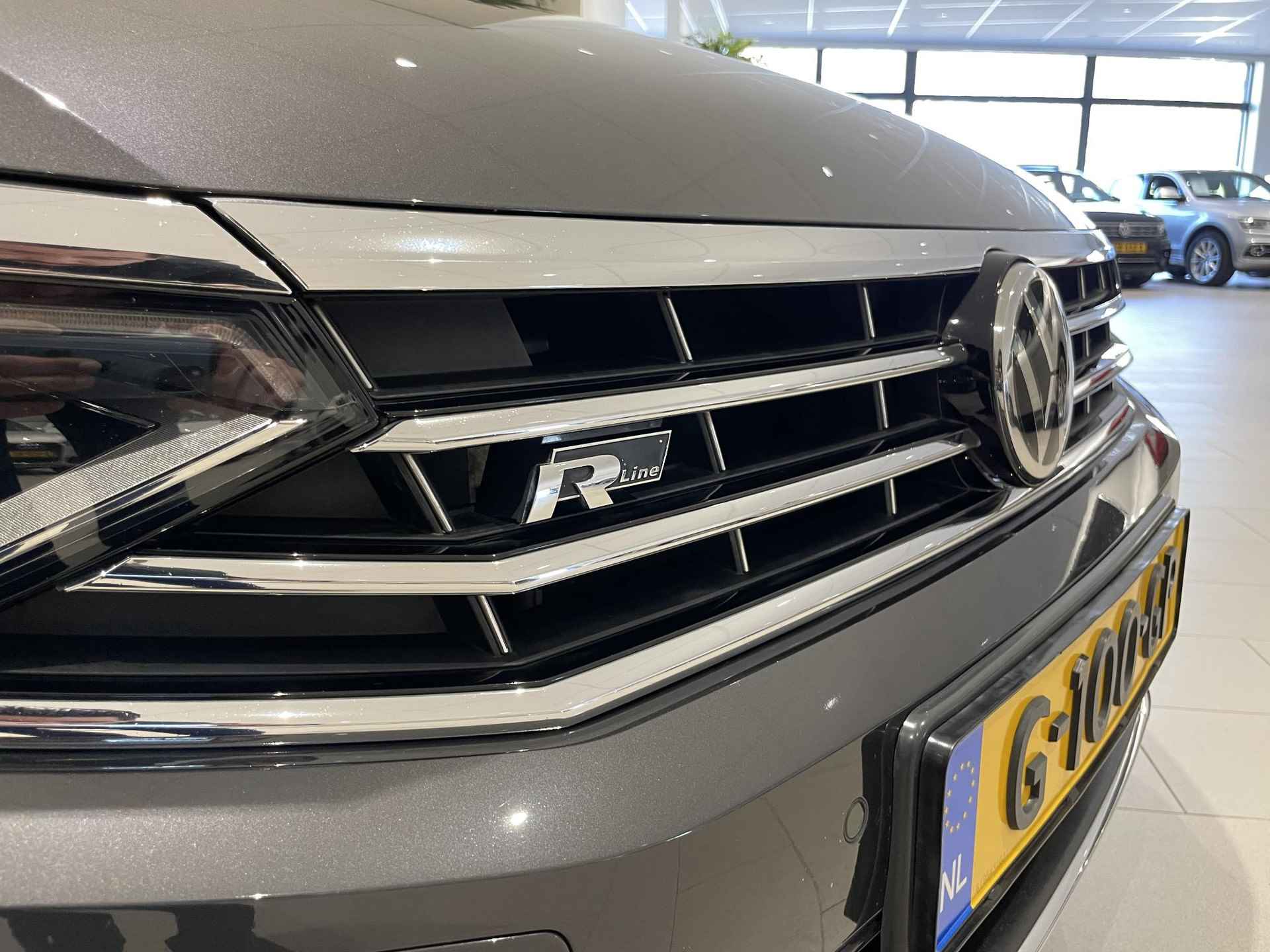 Volkswagen Passat 1.5 TSI Elegance Business R 150 PK DSG | Automaat | Panoramadak | Trekhaak | Digital Cockpit Pro | Stoelverwarming | Achteruitrijcamera | DAB Radio | Adaptive Cruise Control | Half Lederen Bekleding | Keyless | - 13/29