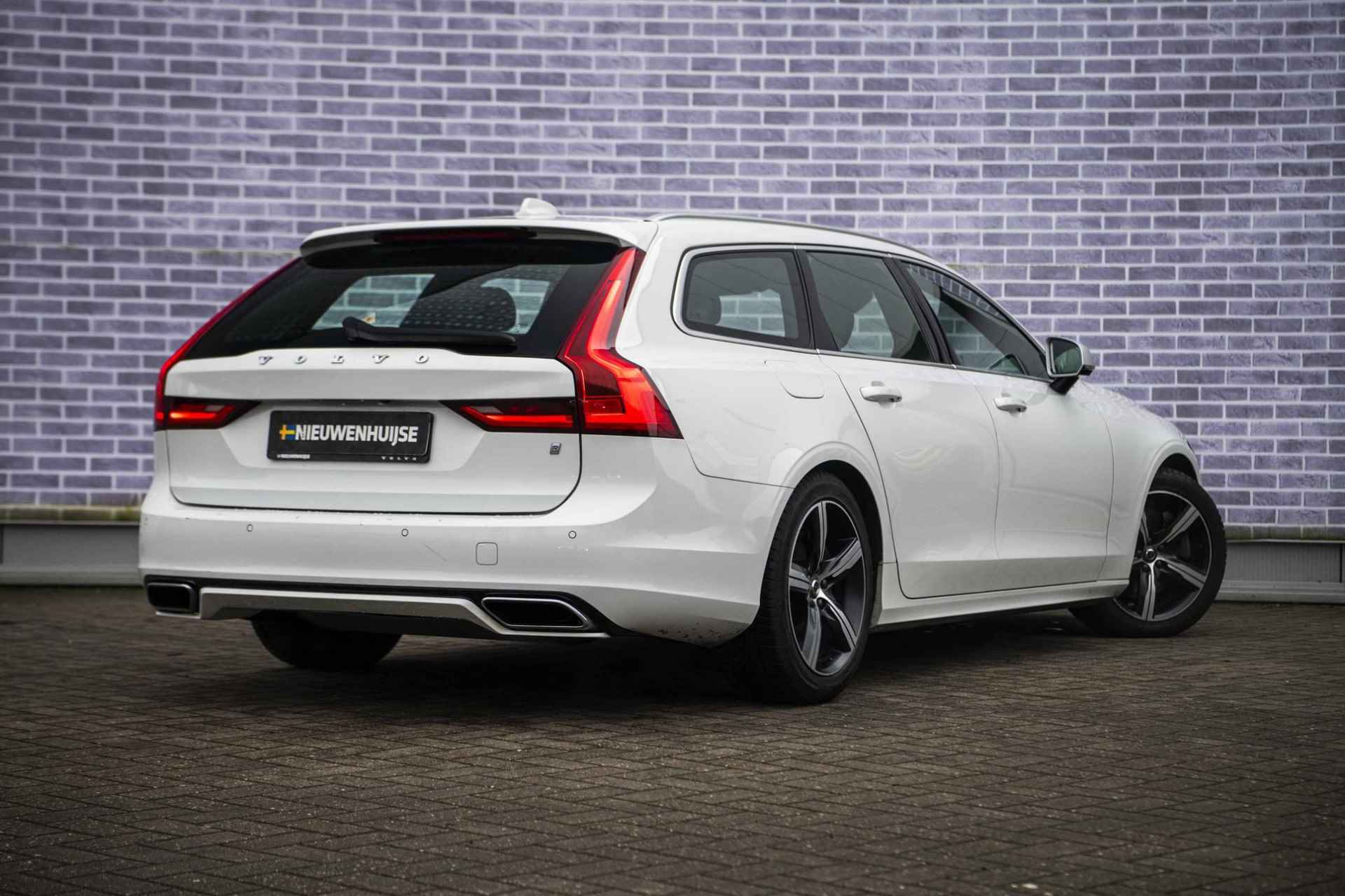 Volvo V90 2.0 T4 Business Sport | Trekhaak | Panorama dak | Head UP Display  | Hardon&Kardon | Standkachel | Parkeersensoren Voor en Achter | Parkeer Camera | Power Seats | - 4/41