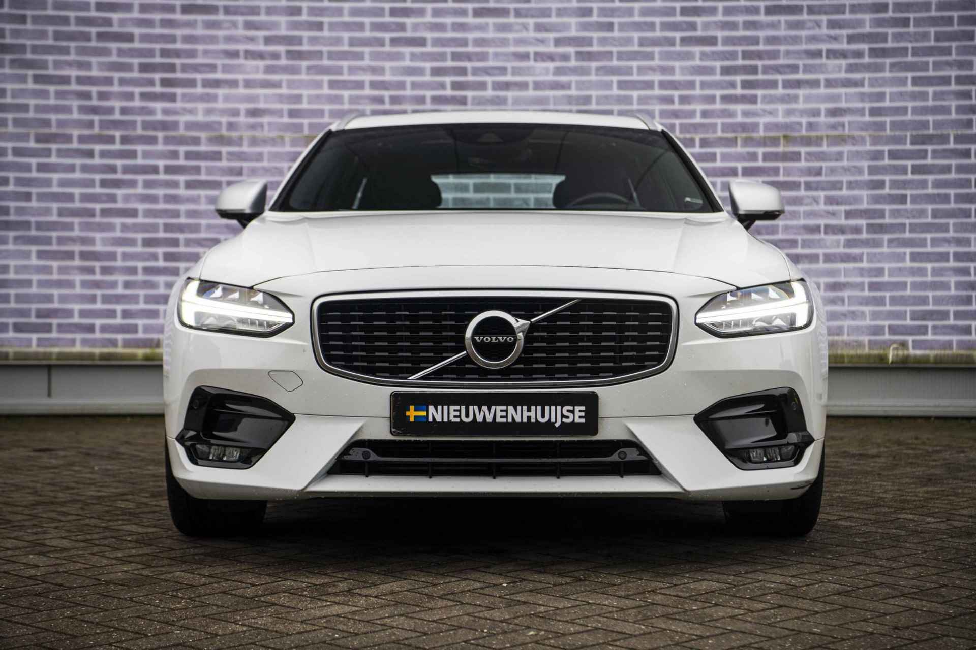 Volvo V90 2.0 T4 Business Sport | Trekhaak | Panorama dak | Head UP Display  | Hardon&Kardon | Standkachel | Parkeersensoren Voor en Achter | Parkeer Camera | Power Seats | - 10/41