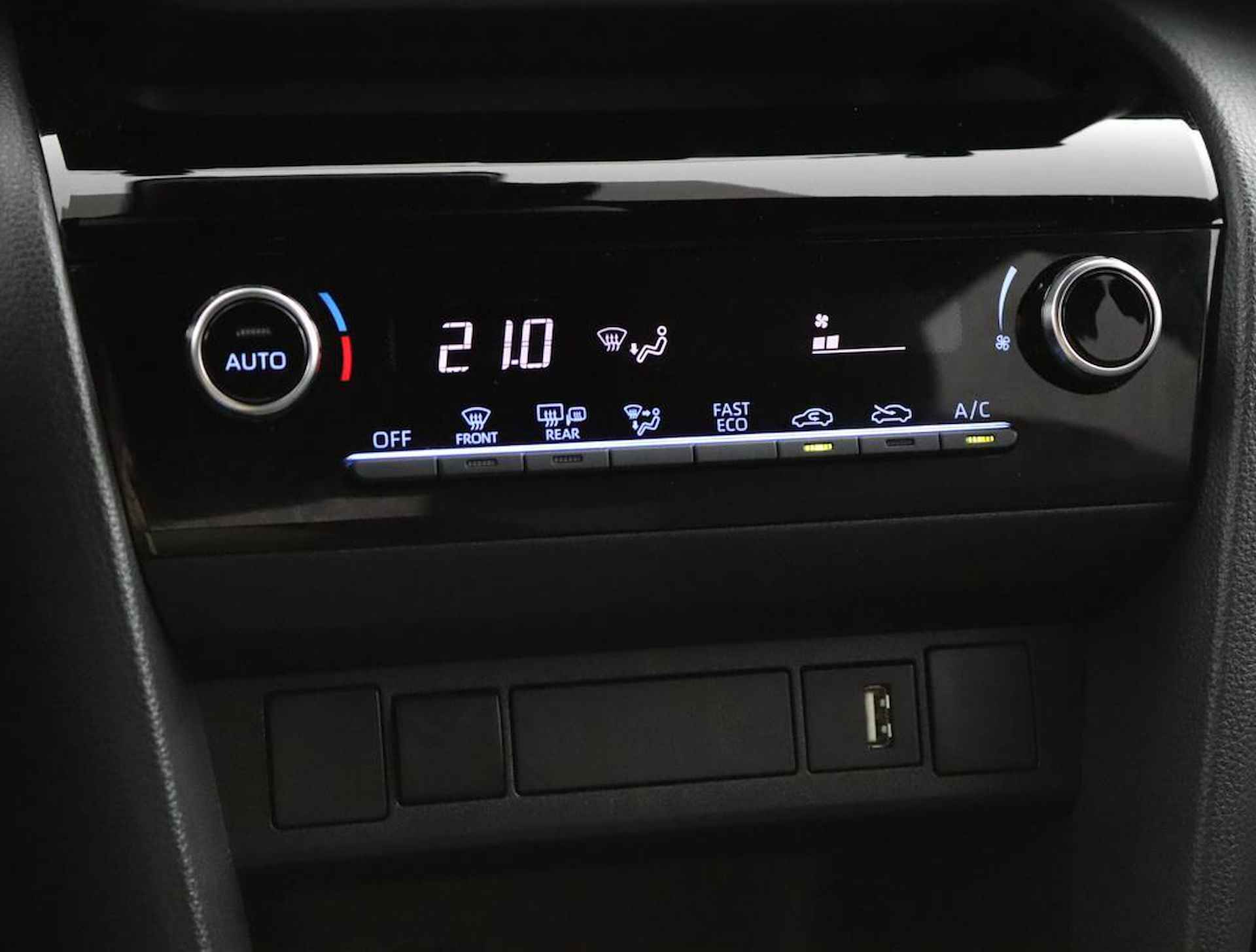 Toyota Yaris Cross 1.5 Hybrid First Edition | Apple carplay/Androidauto | Hoge instap | Keyless start en entry | - 7/51