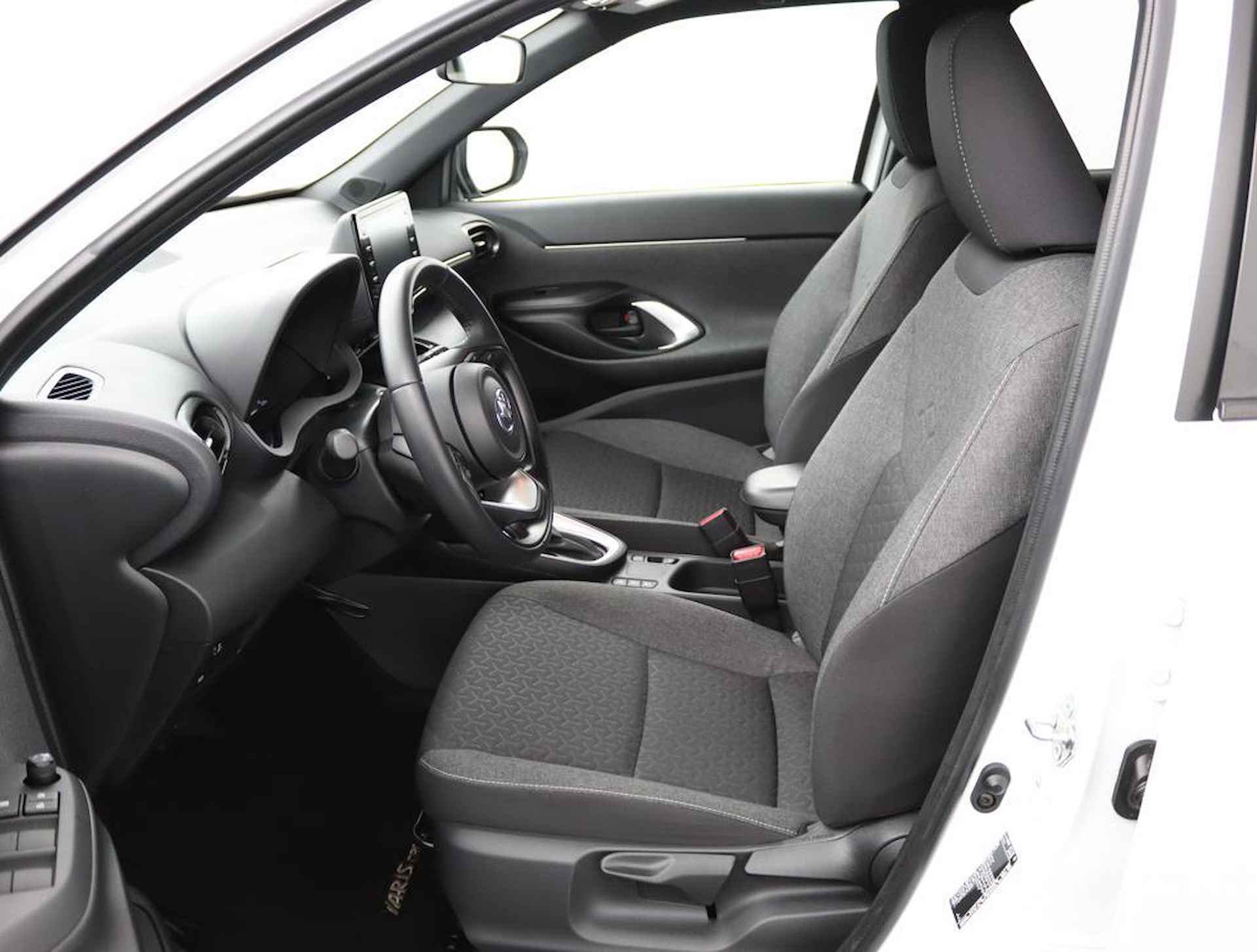Toyota Yaris Cross 1.5 Hybrid First Edition | Apple carplay/Androidauto | Hoge instap | Keyless start en entry | - 17/51