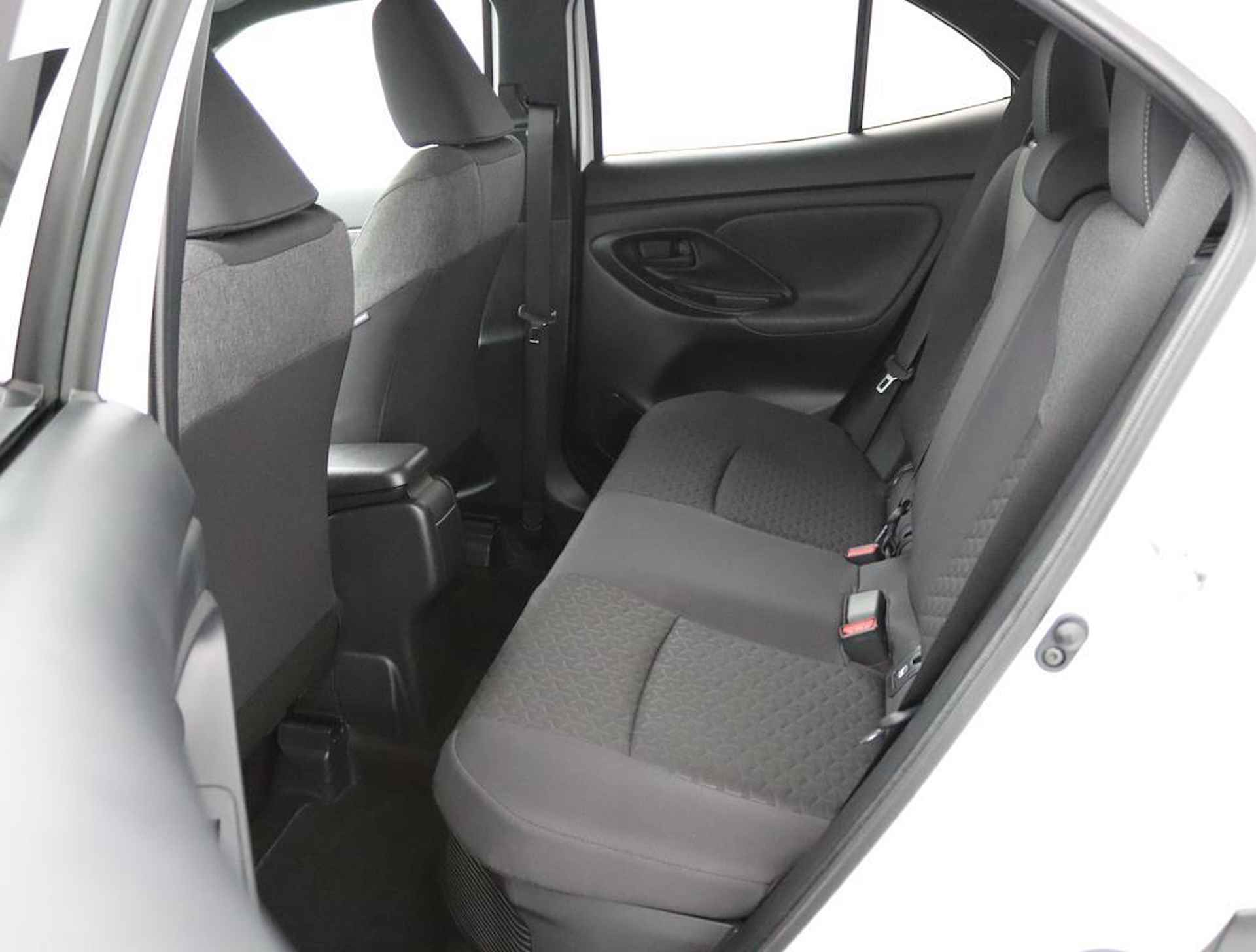 Toyota Yaris Cross 1.5 Hybrid First Edition | Apple carplay/Androidauto | Hoge instap | Keyless start en entry | - 18/51