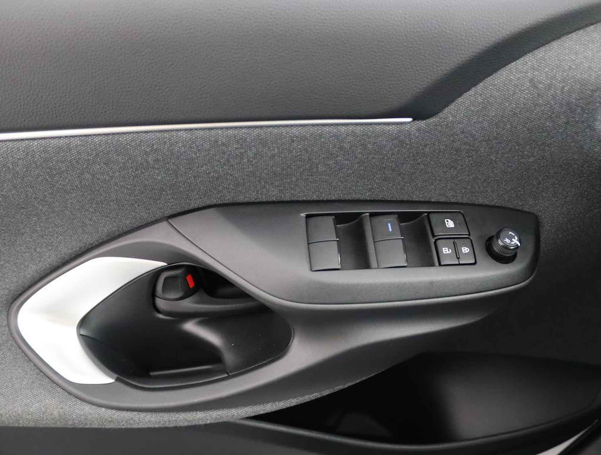 Toyota Yaris Cross 1.5 Hybrid First Edition | Apple carplay/Androidauto | Hoge instap | Keyless start en entry | - 27/51