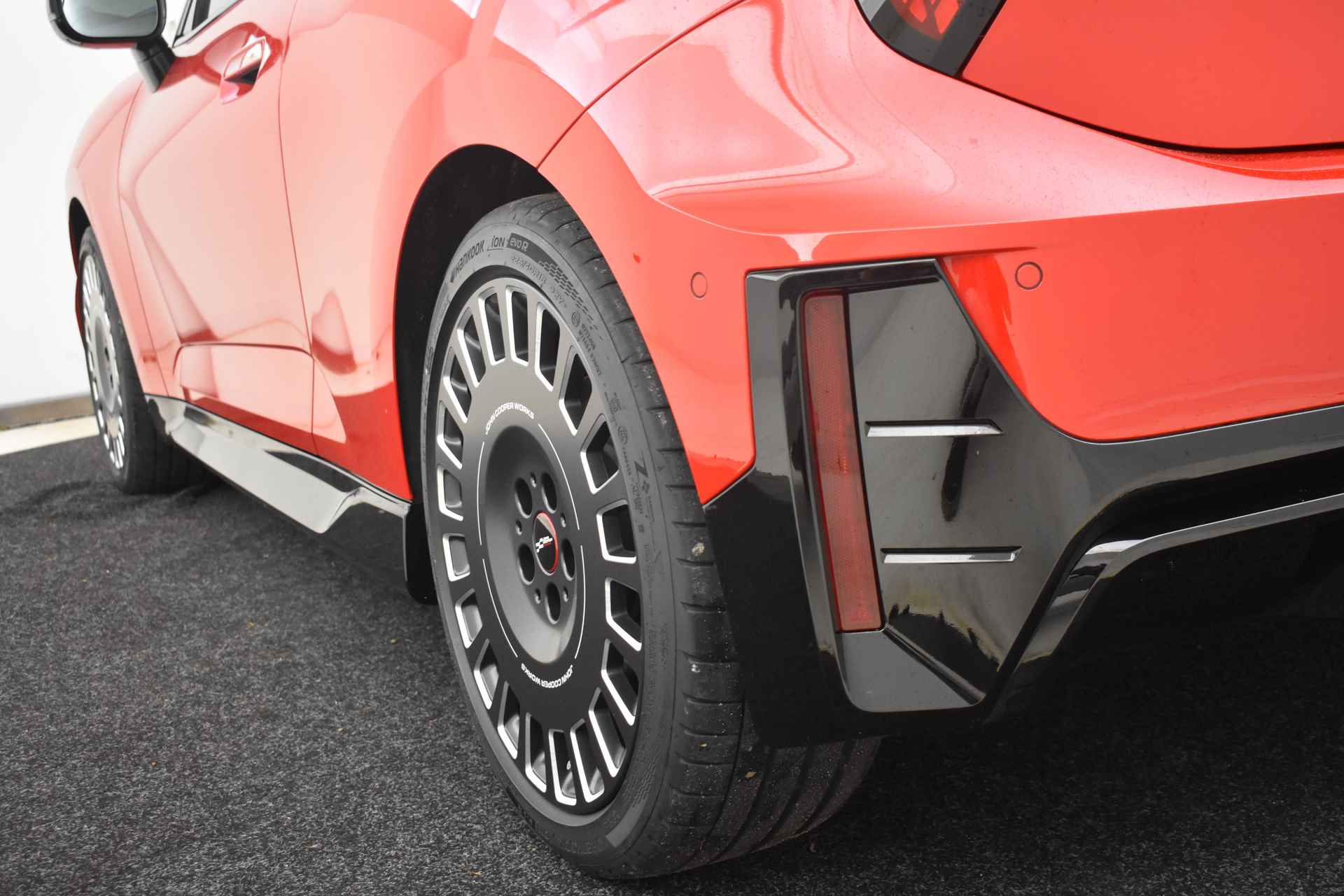 MINI Hatchback Cooper E / JCW / Pakket M / 18 inch JCW Lap Spoke 2-tone - 10/34