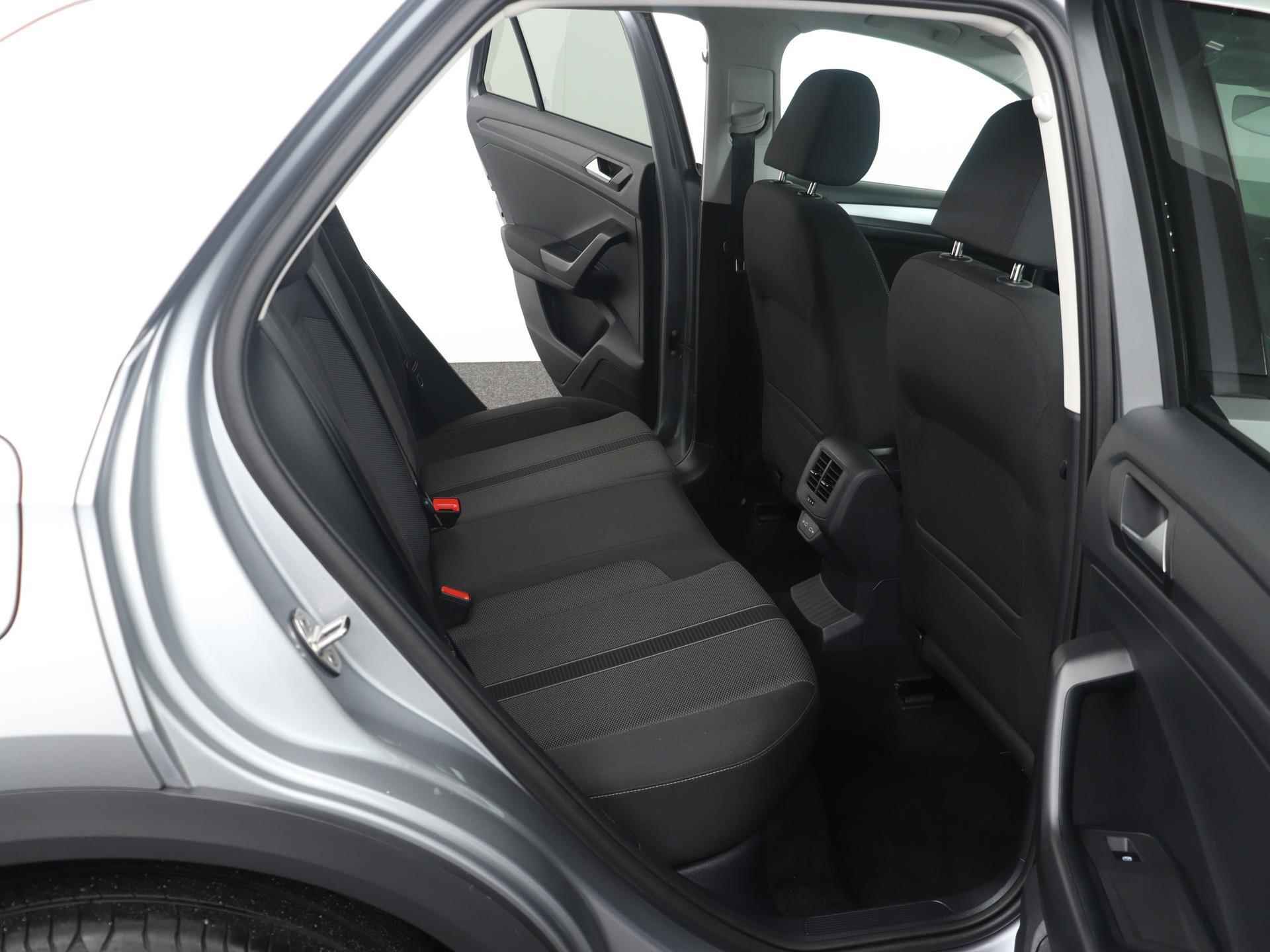 Volkswagen T-Roc 1.5 TSI 150PK Life DSG | Navi via APP | Apple CarPlay | Parkeerhulp | Adaptive Cruise | Climatronic | Getint Glas | 17" LM | LED | - 17/43