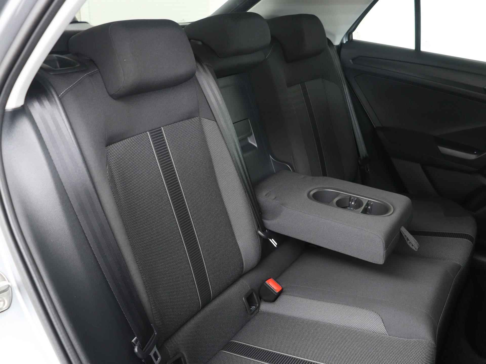 Volkswagen T-Roc 1.5 TSI 150PK Life DSG | Navi via APP | Apple CarPlay | Parkeerhulp | Adaptive Cruise | Climatronic | Getint Glas | 17" LM | LED | - 19/43
