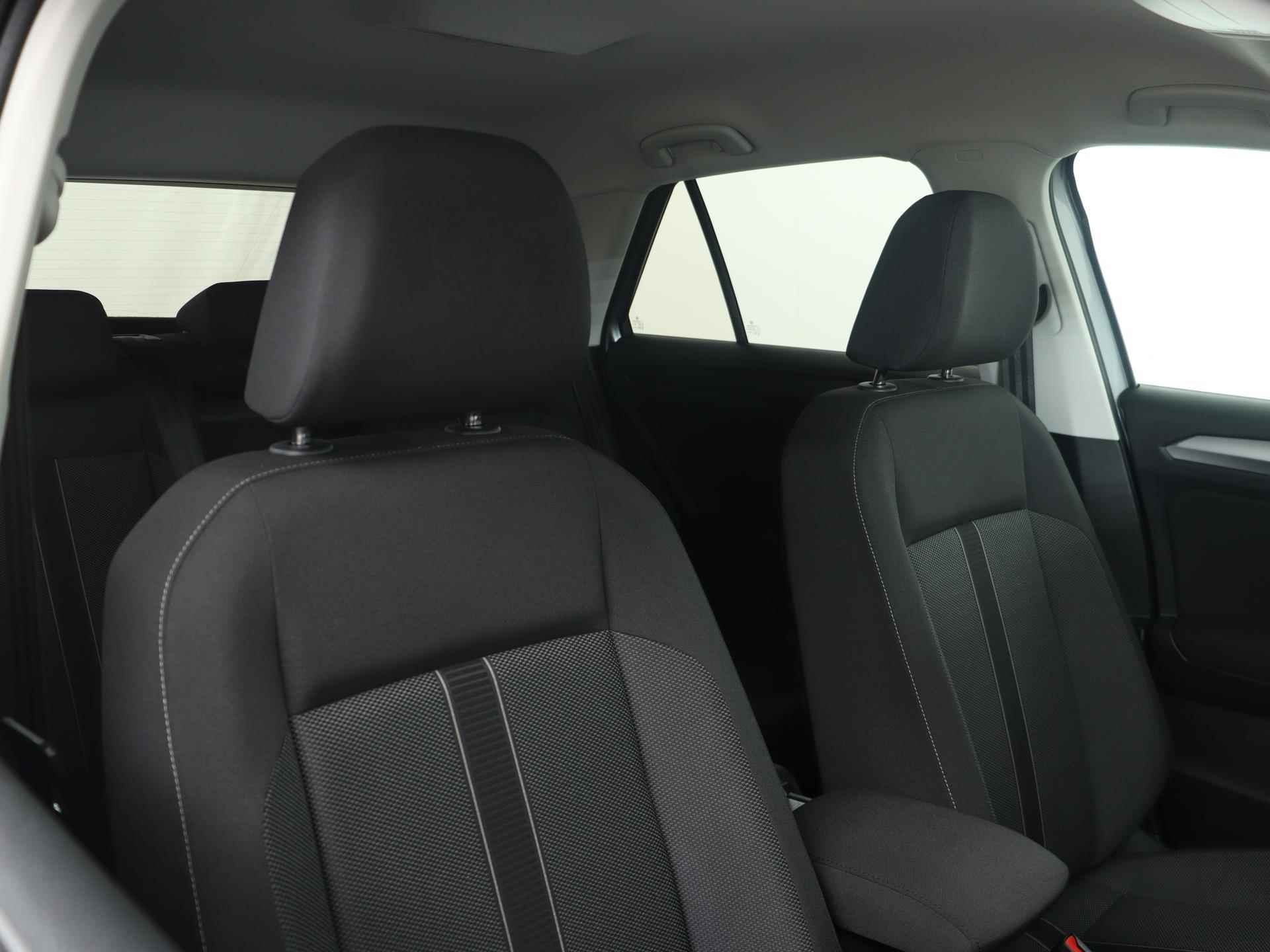 Volkswagen T-Roc 1.5 TSI 150PK Life DSG | Navi via APP | Apple CarPlay | Parkeerhulp | Adaptive Cruise | Climatronic | Getint Glas | 17" LM | LED | - 22/43
