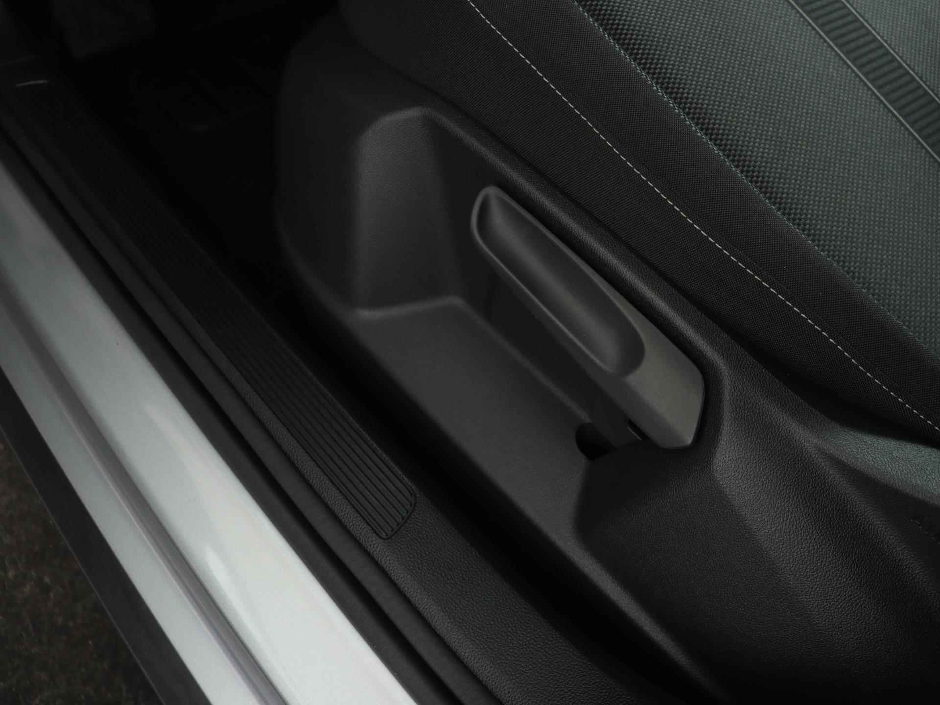 Volkswagen T-Roc 1.5 TSI 150PK Life DSG | Navi via APP | Apple CarPlay | Parkeerhulp | Adaptive Cruise | Climatronic | Getint Glas | 17" LM | LED | - 25/43
