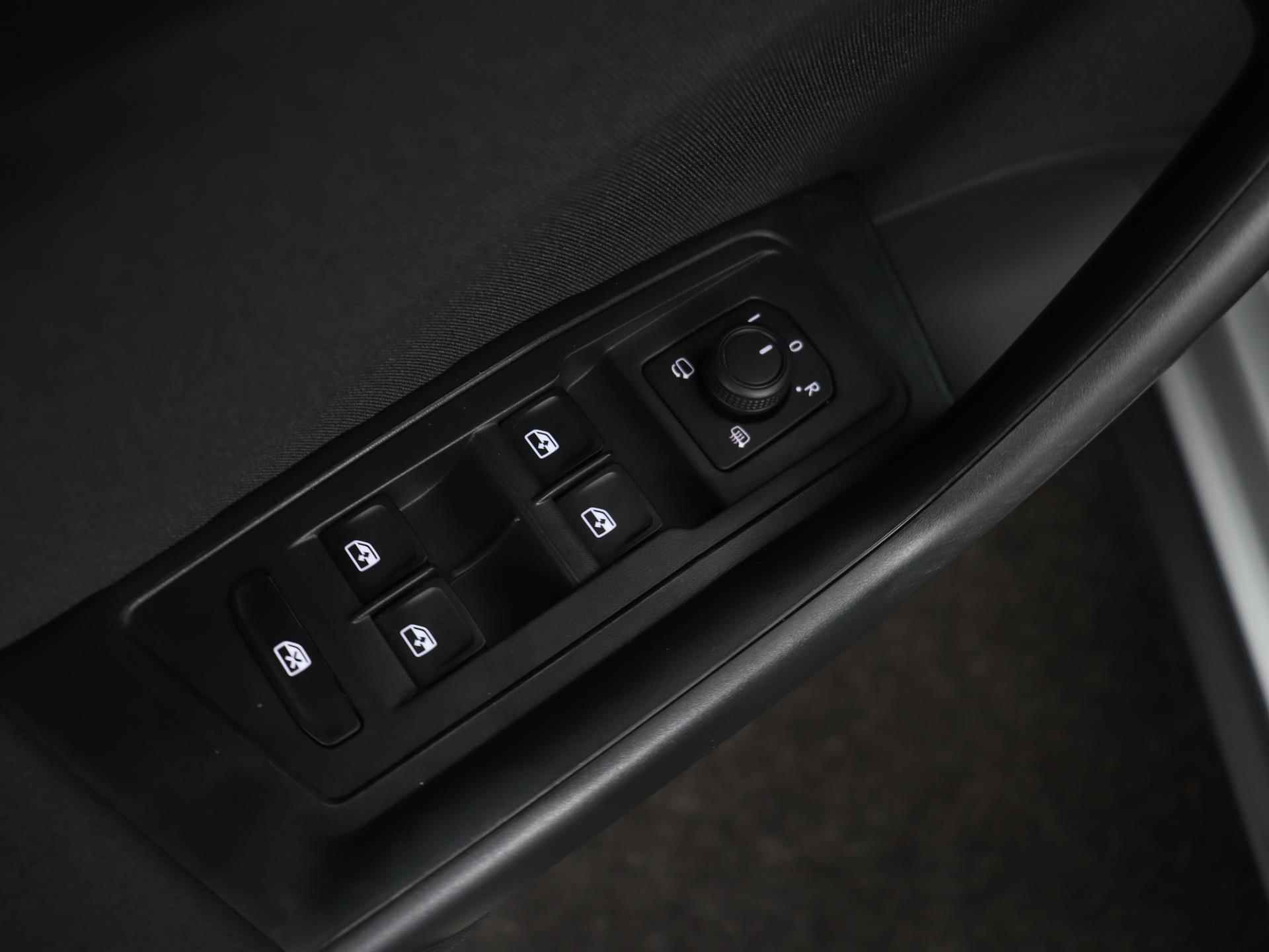 Volkswagen T-Roc 1.5 TSI 150PK Life DSG | Navi via APP | Apple CarPlay | Parkeerhulp | Adaptive Cruise | Climatronic | Getint Glas | 17" LM | LED | - 26/43