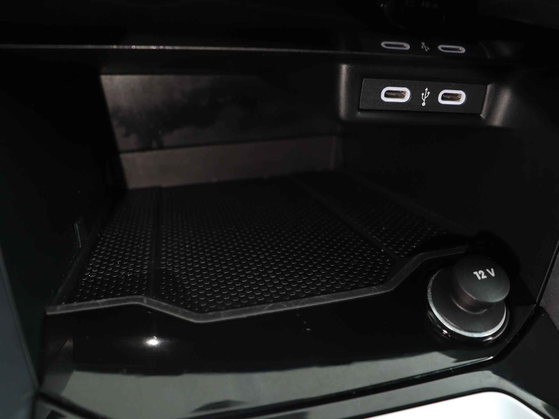 Volkswagen T-Roc 1.5 TSI 150PK Life DSG | Navi via APP | Apple CarPlay | Parkeerhulp | Adaptive Cruise | Climatronic | Getint Glas | 17" LM | LED | - 41/43