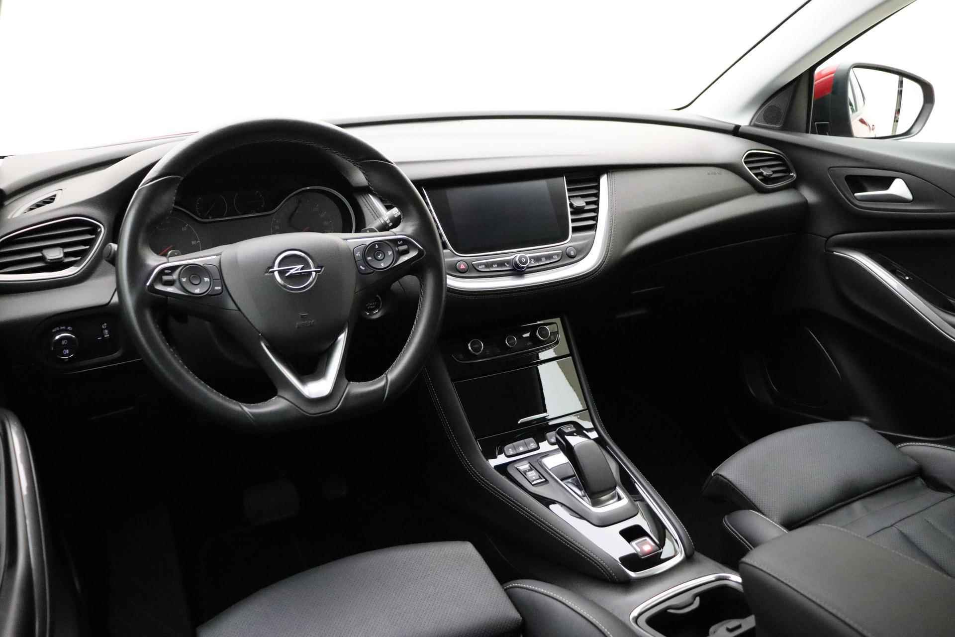 Opel Grandland X 1.6 Turbo Hybrid 225pk Innovation | Navigatie | Camera | Lederen bekleding | Stoelventilatie | Elektrische achterklep | LED koplampen | Parkeersensoren - 13/38