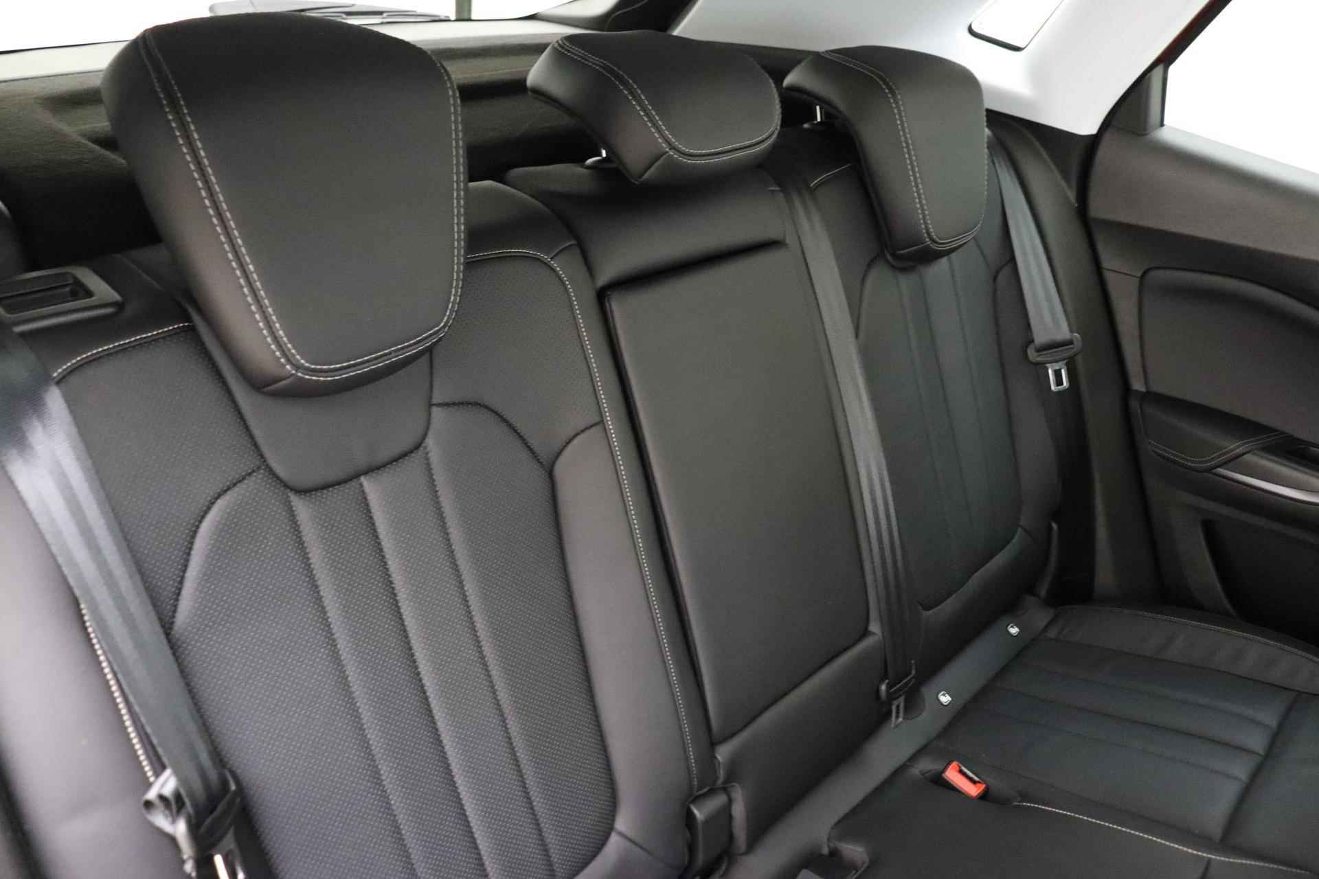 Opel Grandland X 1.6 Turbo Hybrid 225pk Innovation | Navigatie | Camera | Lederen bekleding | Stoelventilatie | Elektrische achterklep | LED koplampen | Parkeersensoren - 20/38