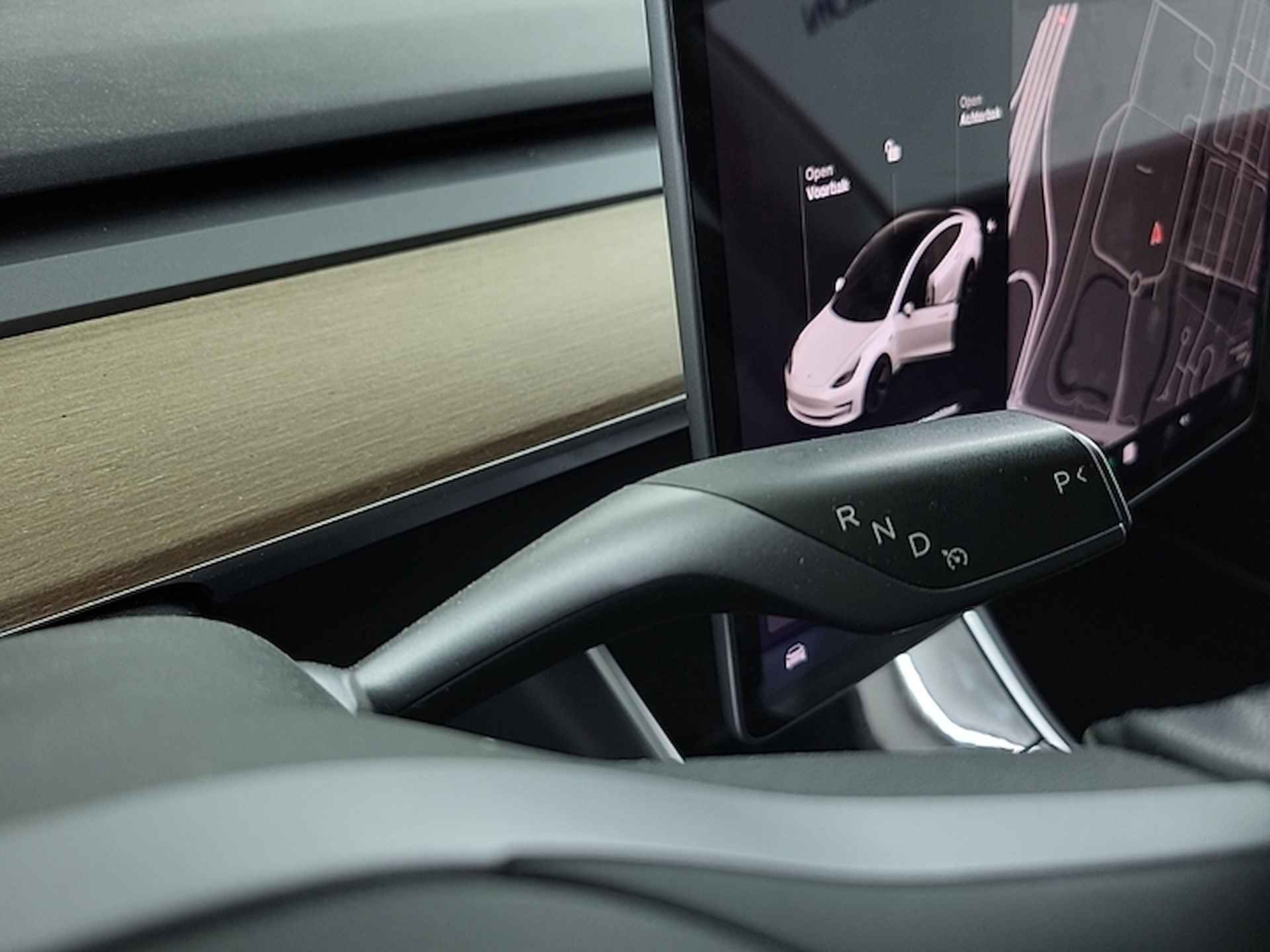 Tesla Model 3 Long Range AWD 75 kWh (461 PK) 1e-Eig, Keurig-Onderh, 12-Mnd-BOVAG, NL-Auto, Trekhaak, Leer, Autopilot, Keyless-Entry/Start, Achteruitrijcamera, Parkeersensoren-V+A, Stoelverwarming-V+A, Bluetooth, Licht-Zicht-Pakket, Lm-Velgen-18Inch, Privacy-Glas - 17/31